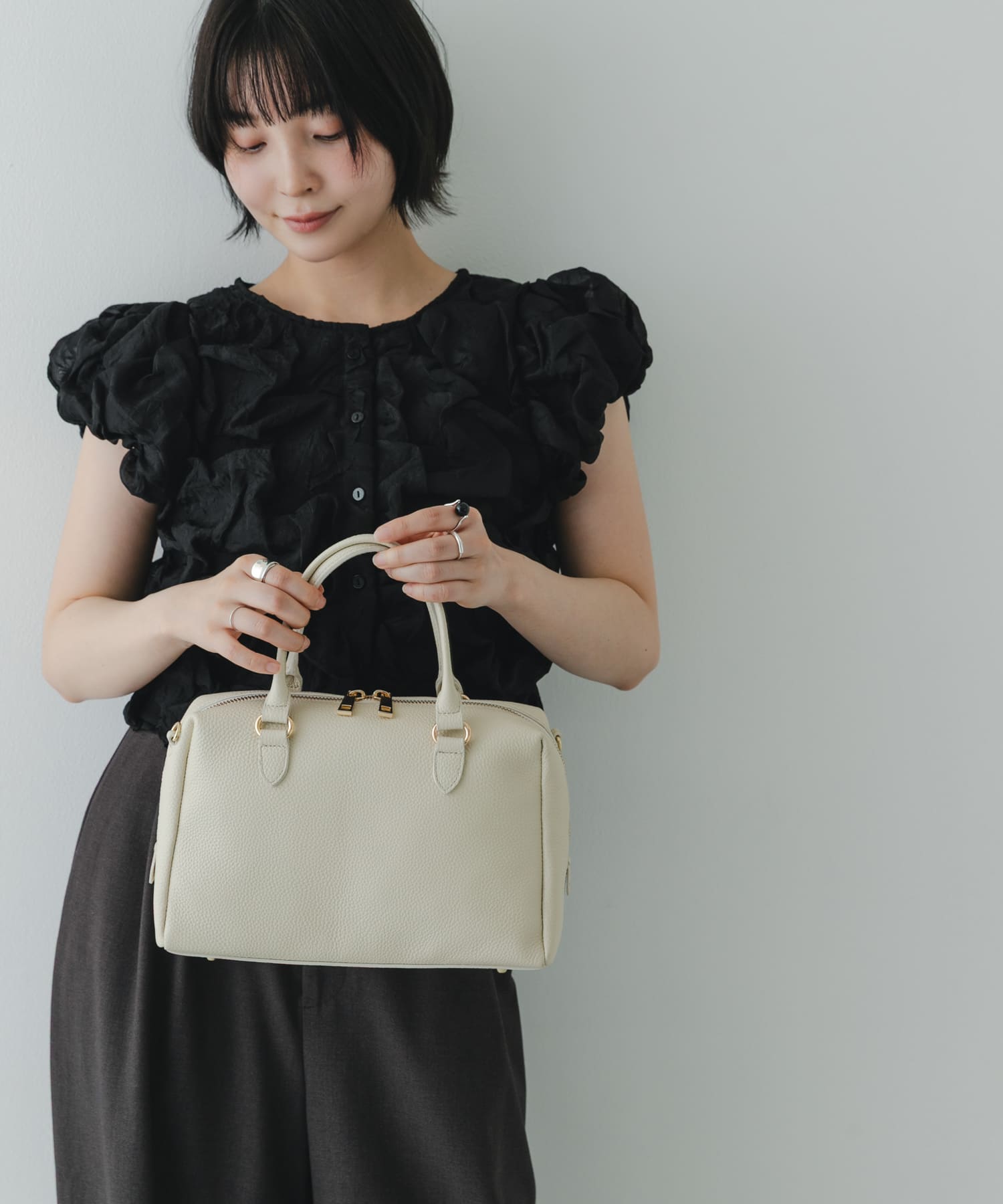 『Mサイズ』レザーボストンバッグ OFF one