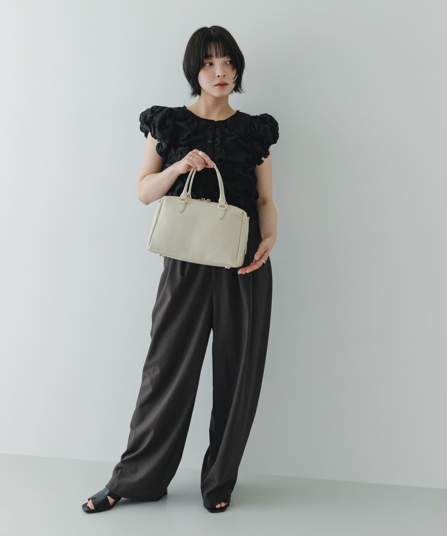 『Mサイズ』レザーボストンバッグ OFF one