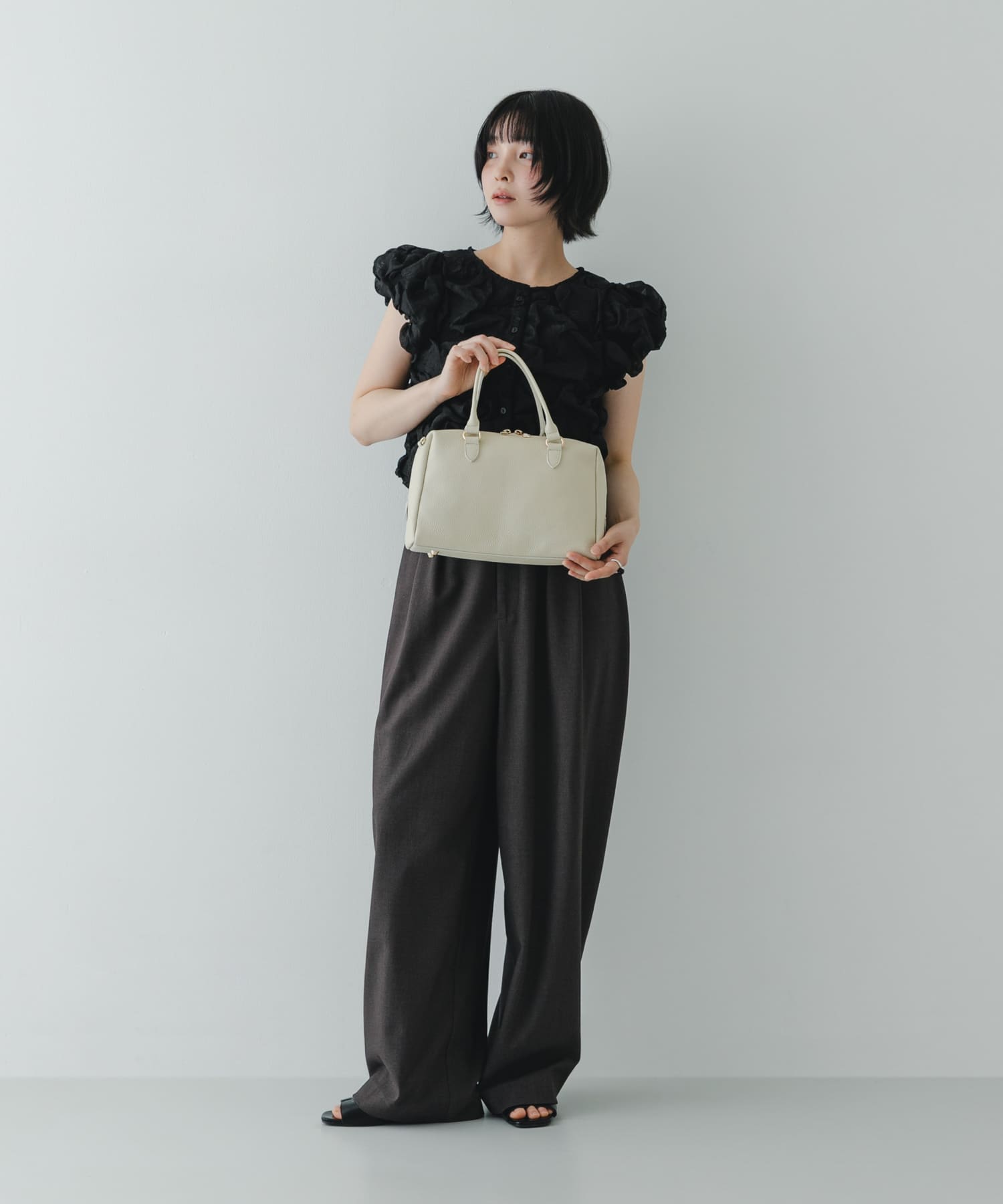 『Mサイズ』レザーボストンバッグ OFF one