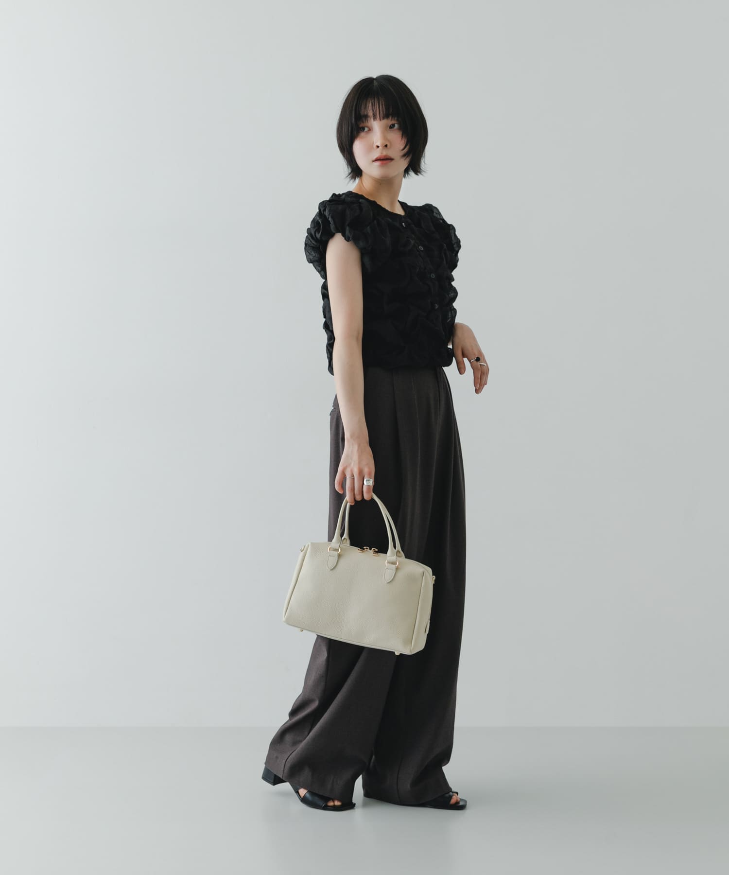 『Mサイズ』レザーボストンバッグ OFF one