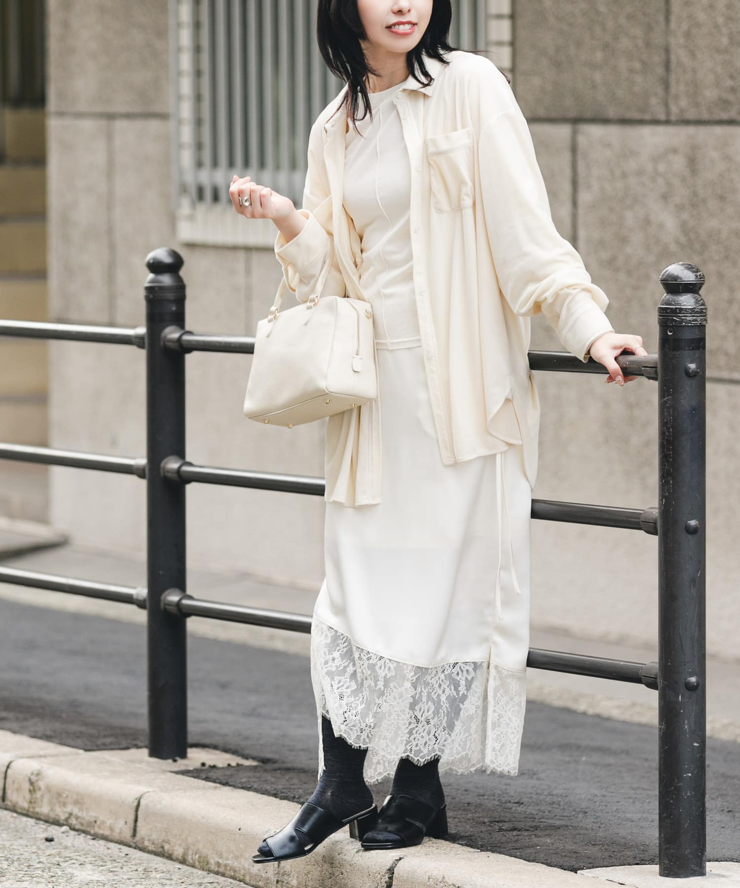 『Mサイズ』レザーボストンバッグ OFF one