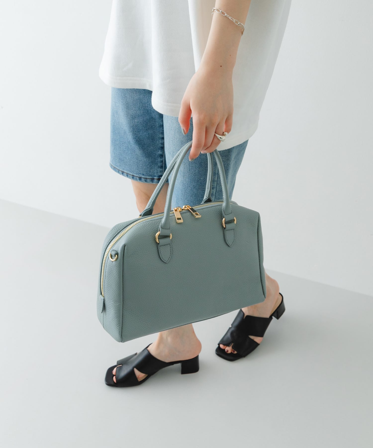 『Mサイズ』レザーボストンバッグ P.BLUE one