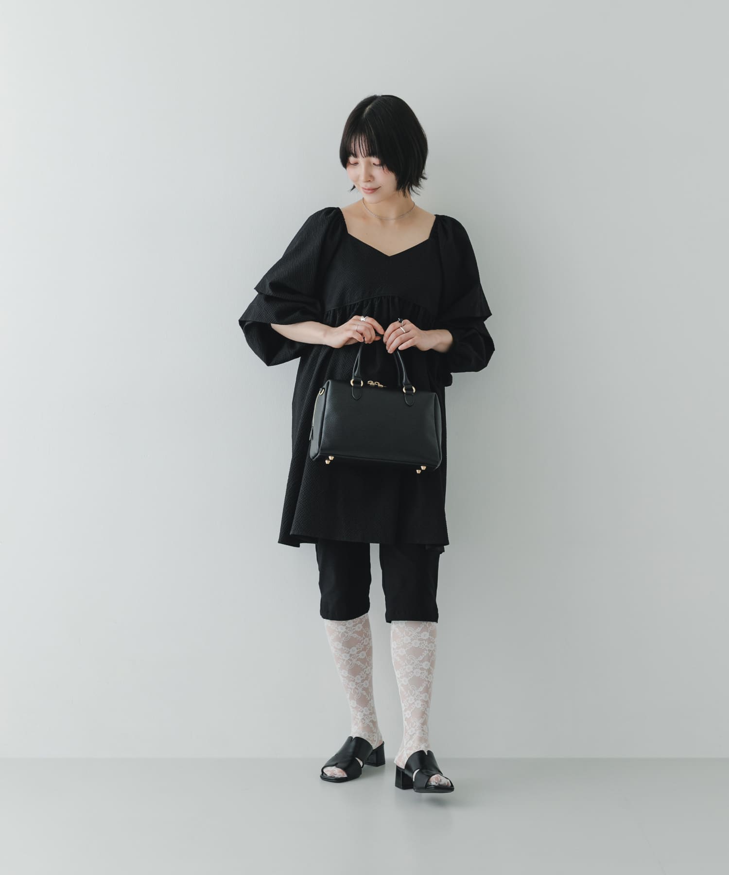 『Mサイズ』レザーボストンバッグ BLACK one