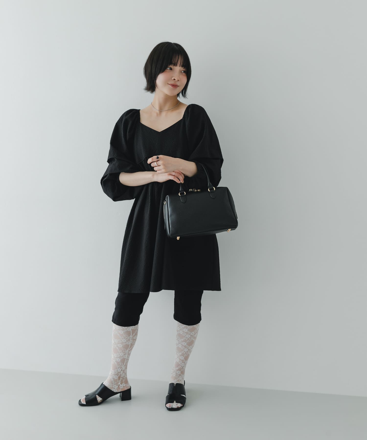 『Mサイズ』レザーボストンバッグ BLACK one