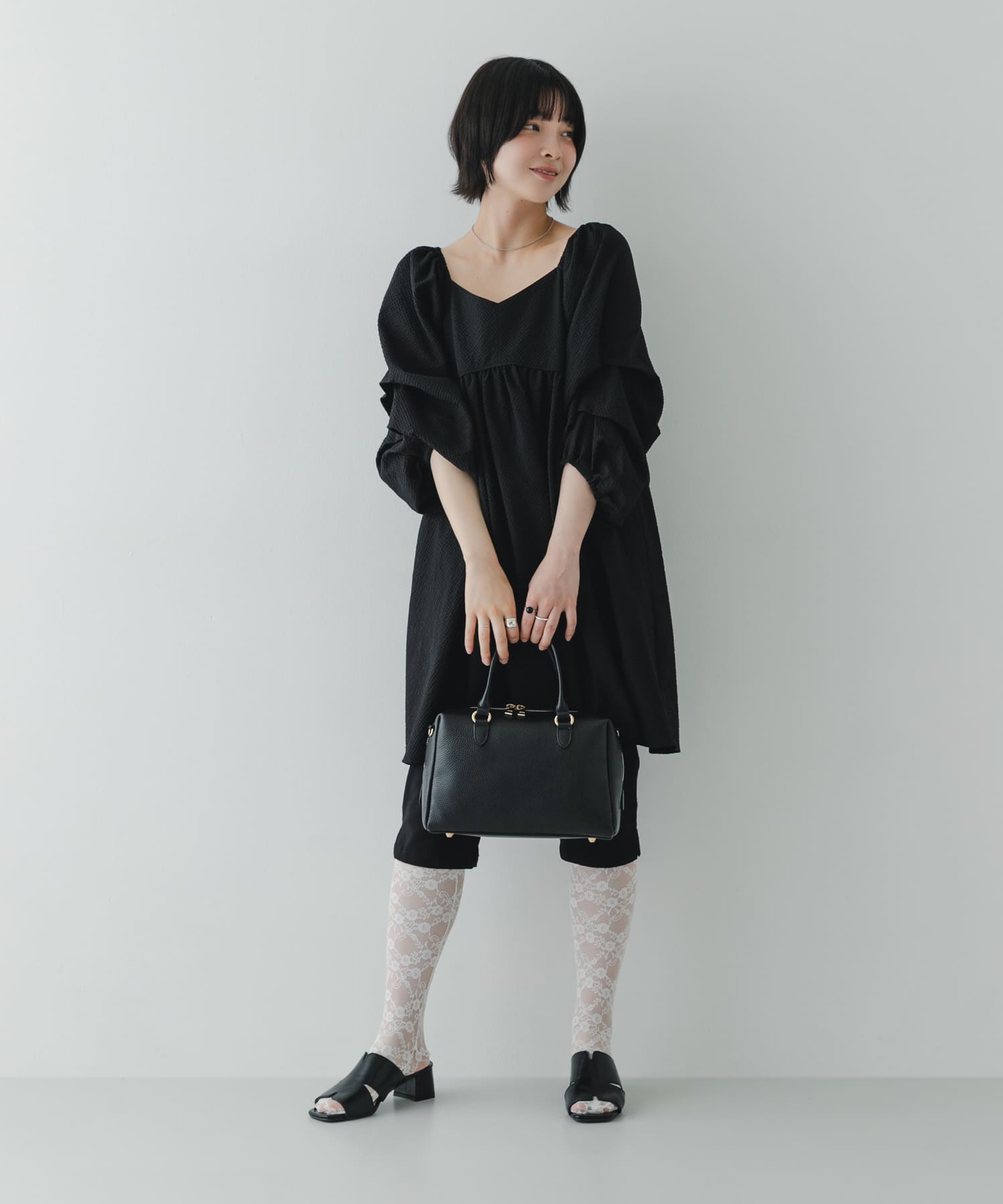 『Mサイズ』レザーボストンバッグ BLACK one