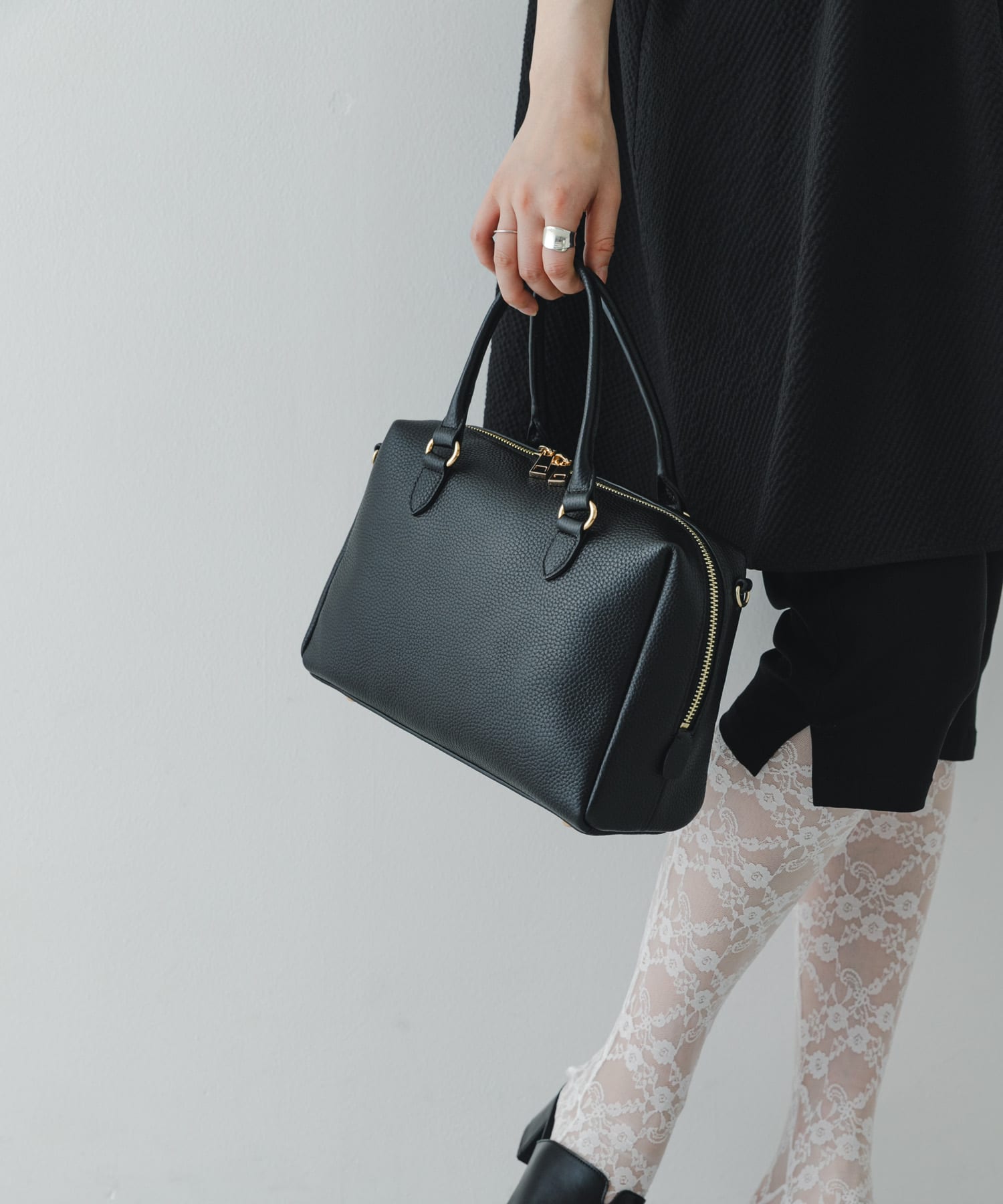 『Mサイズ』レザーボストンバッグ BLACK one