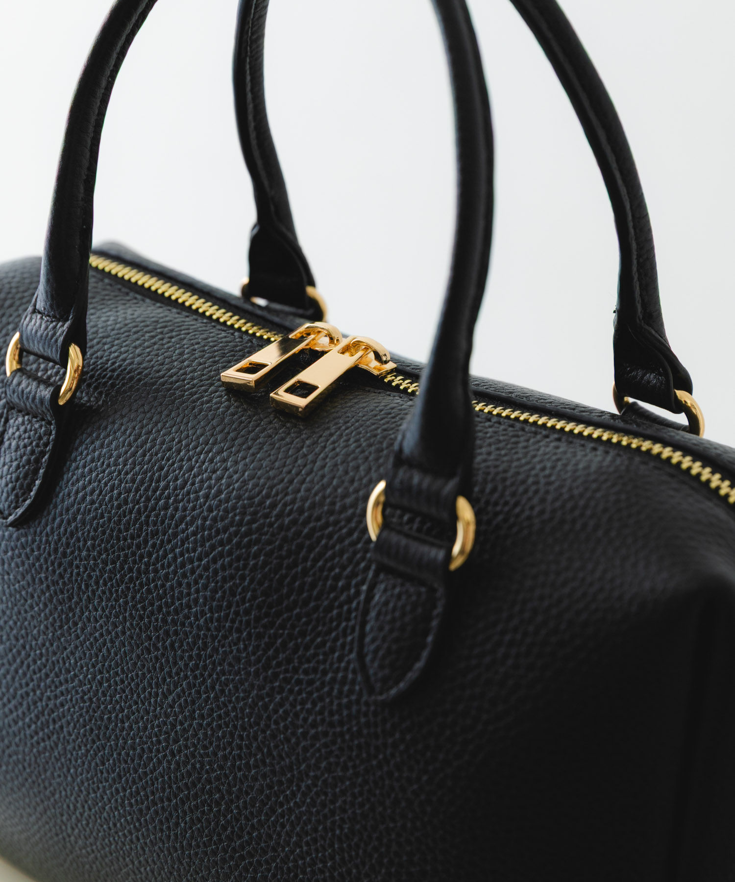 『Mサイズ』レザーボストンバッグ BLACK one