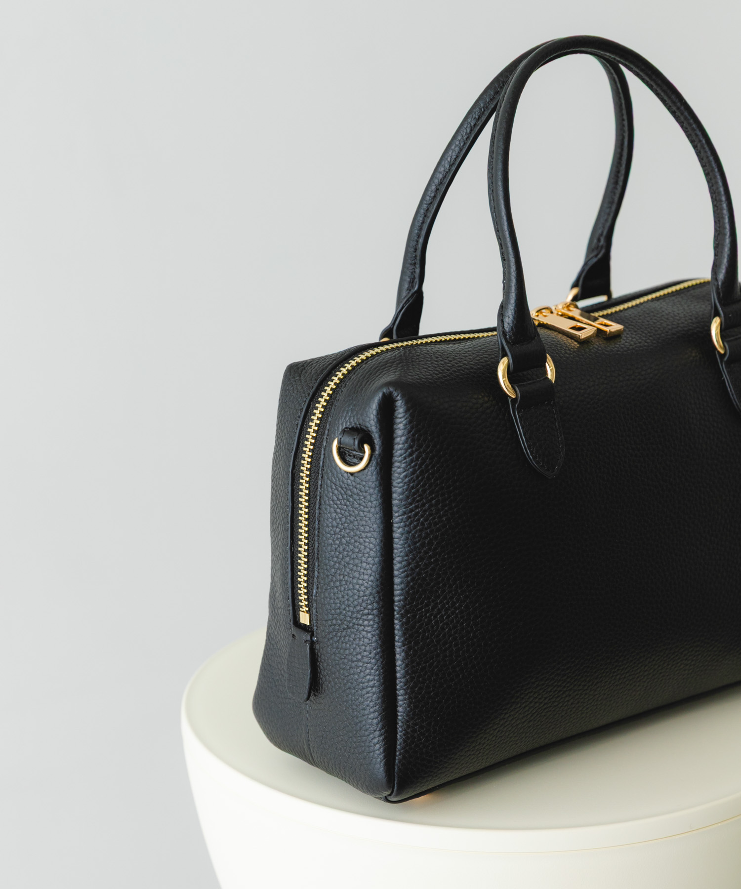 『Mサイズ』レザーボストンバッグ BLACK one