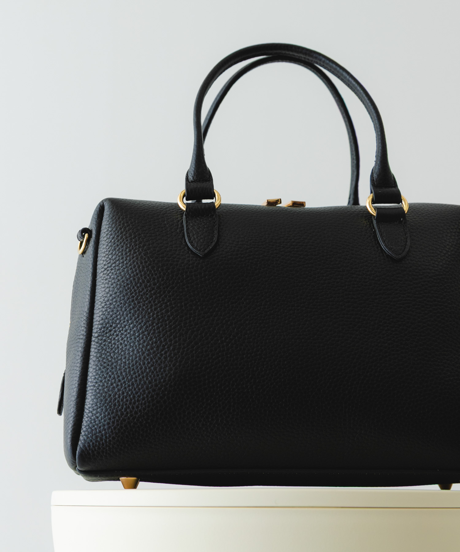 『Mサイズ』レザーボストンバッグ BLACK one