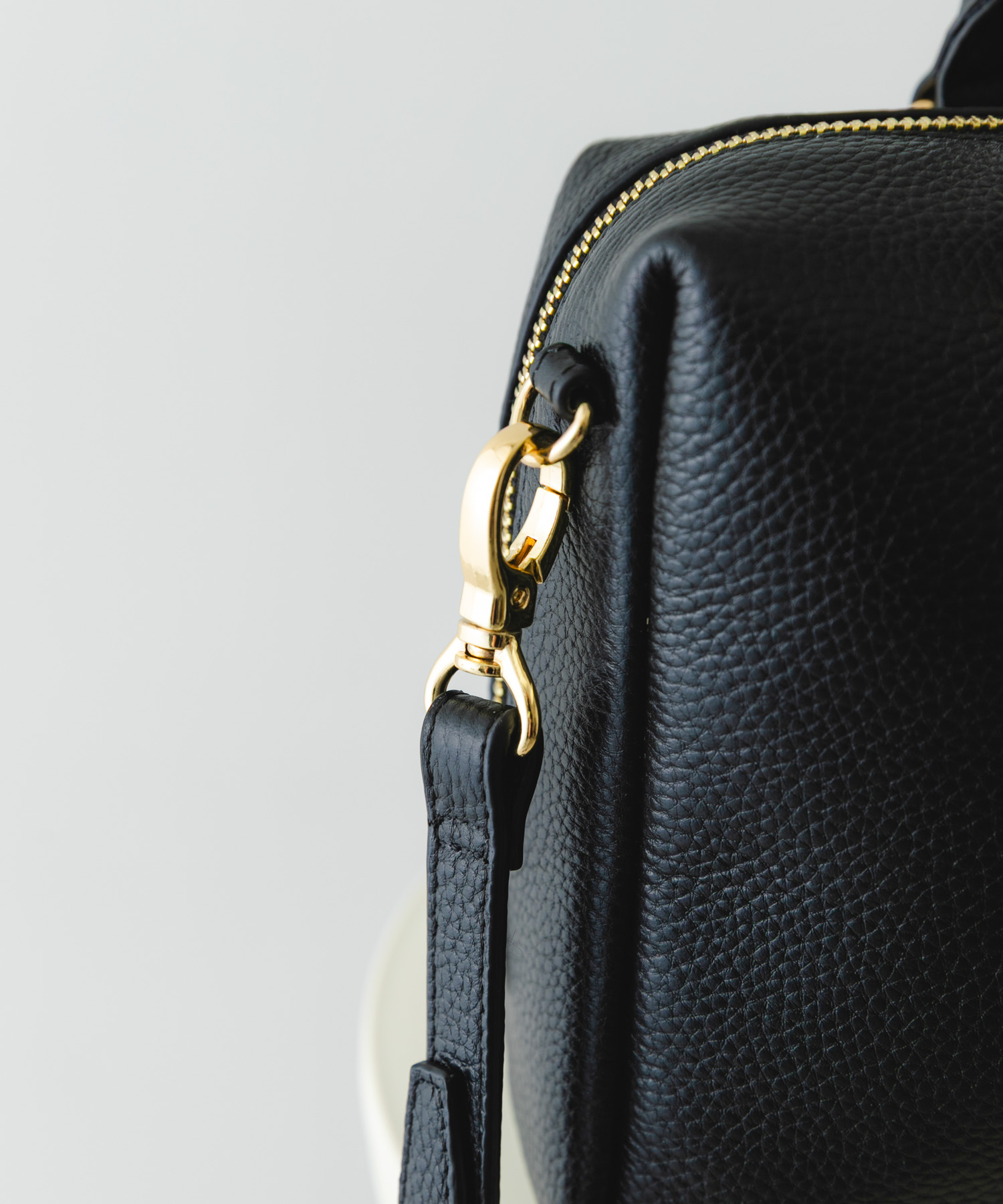 『Mサイズ』レザーボストンバッグ BLACK one