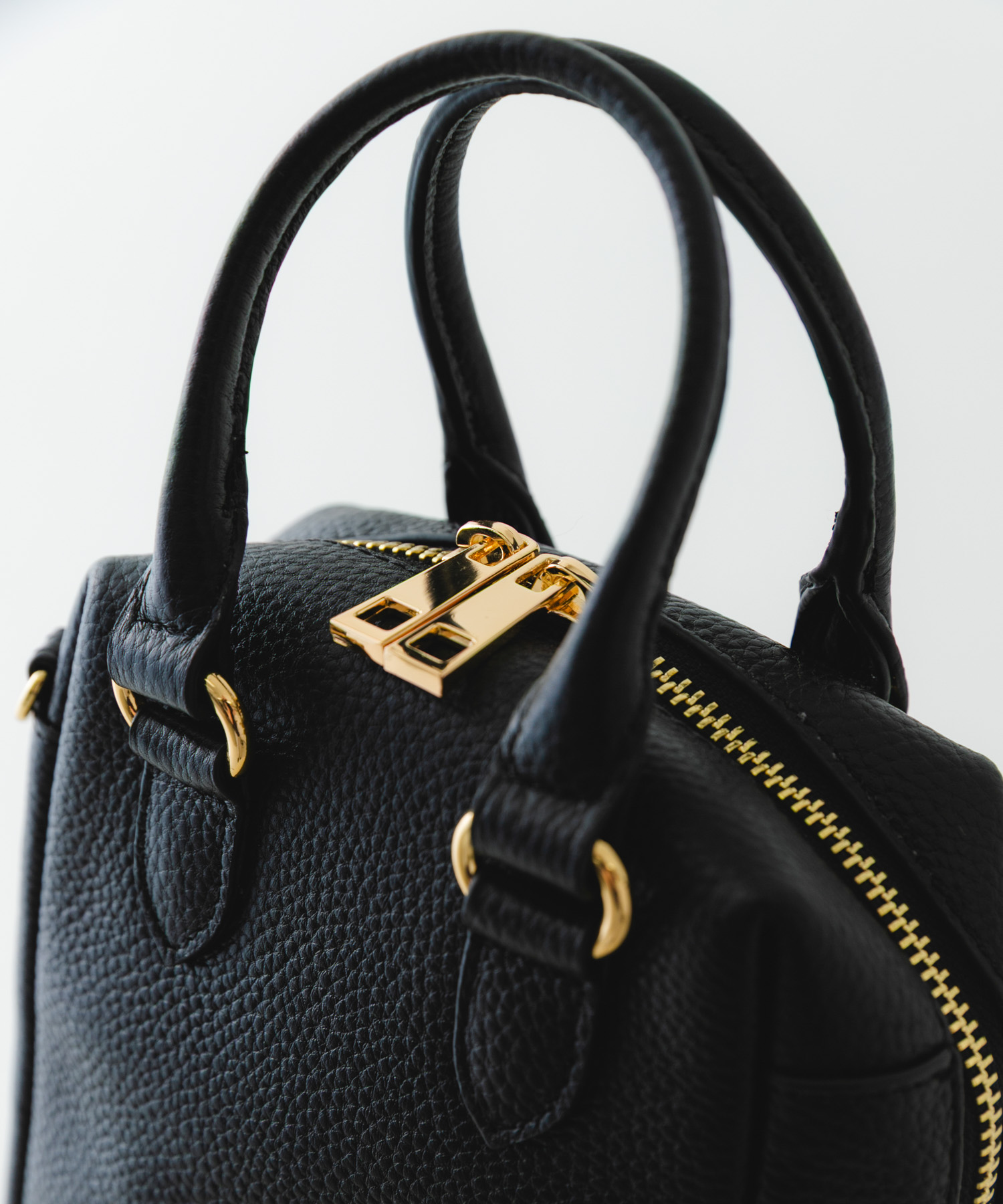 『縦型』レザーミニボストンバッグ BLACK one