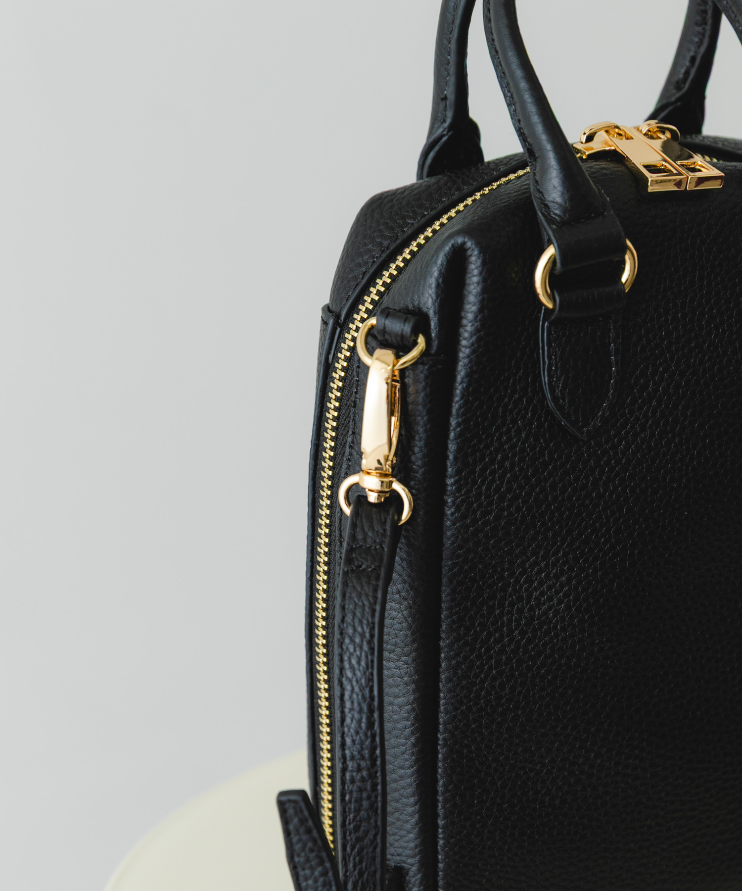 『縦型』レザーミニボストンバッグ BLACK one