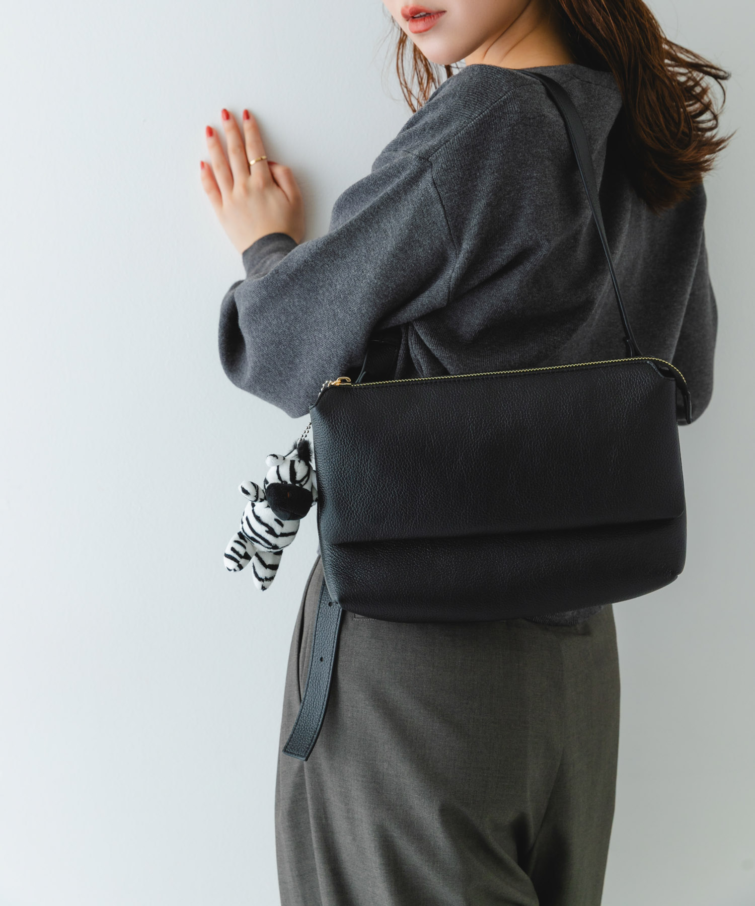 レザーボディバッグ BLACK one