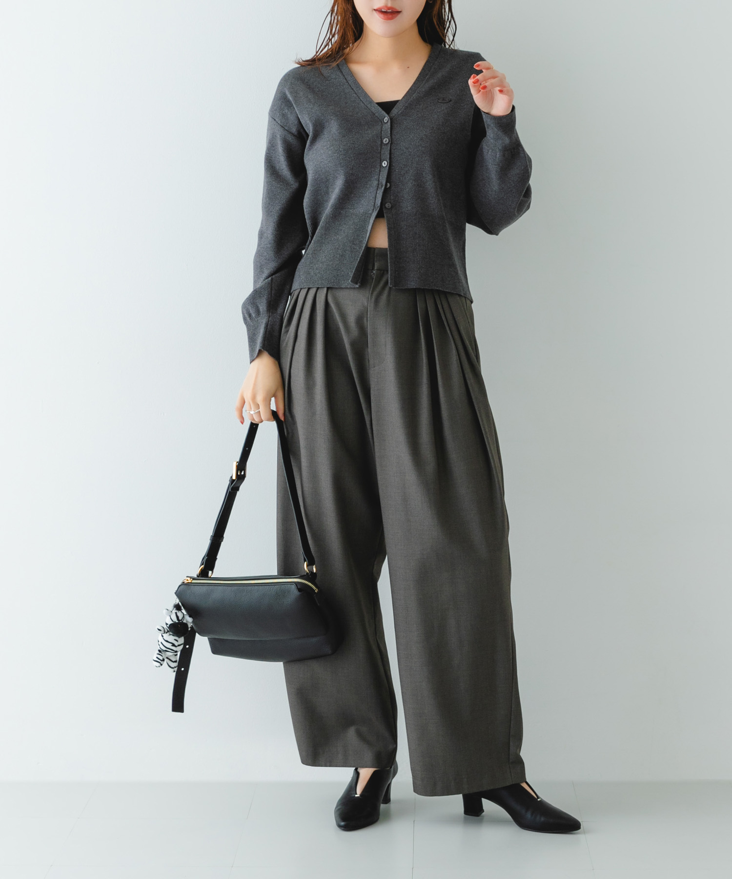 レザーボディバッグ BLACK one