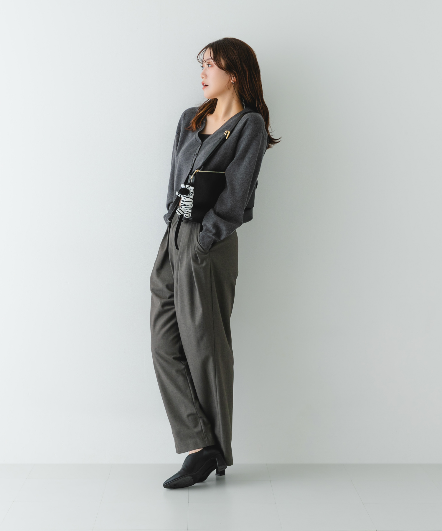 レザーボディバッグ BLACK one