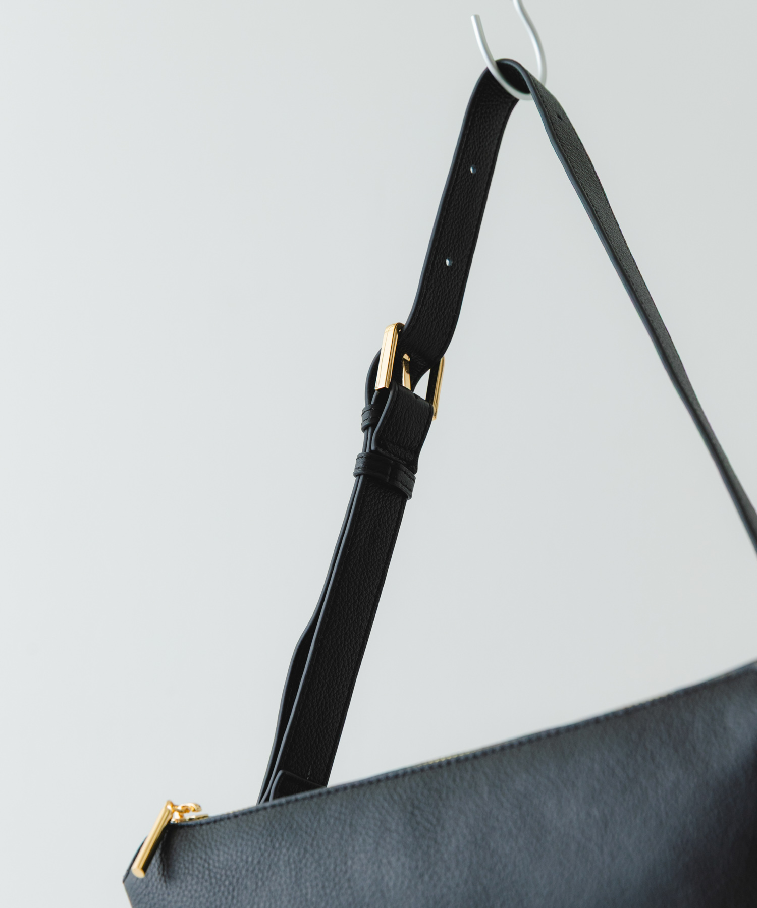 レザーボディバッグ BLACK one