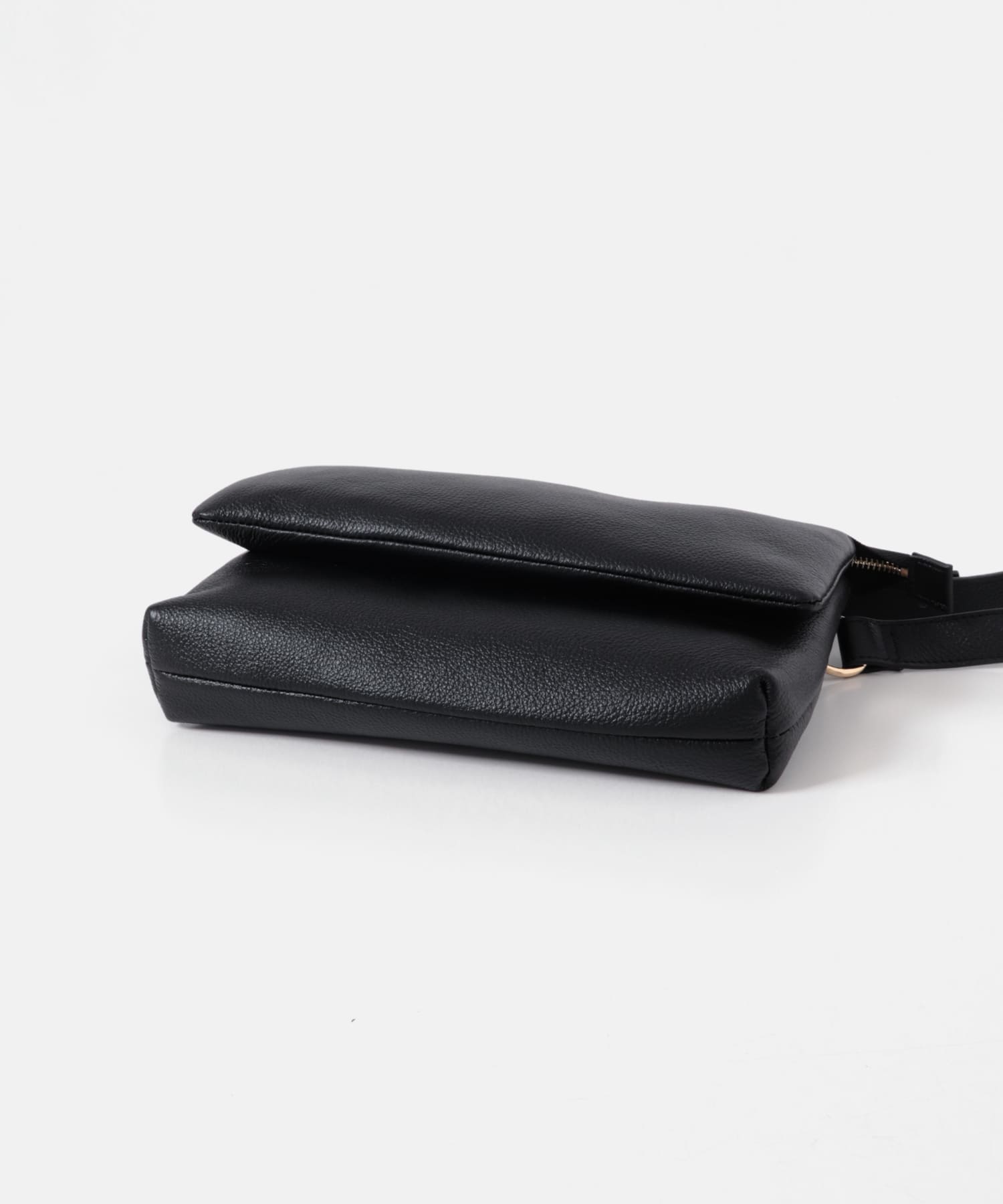 レザーボディバッグ BLACK one