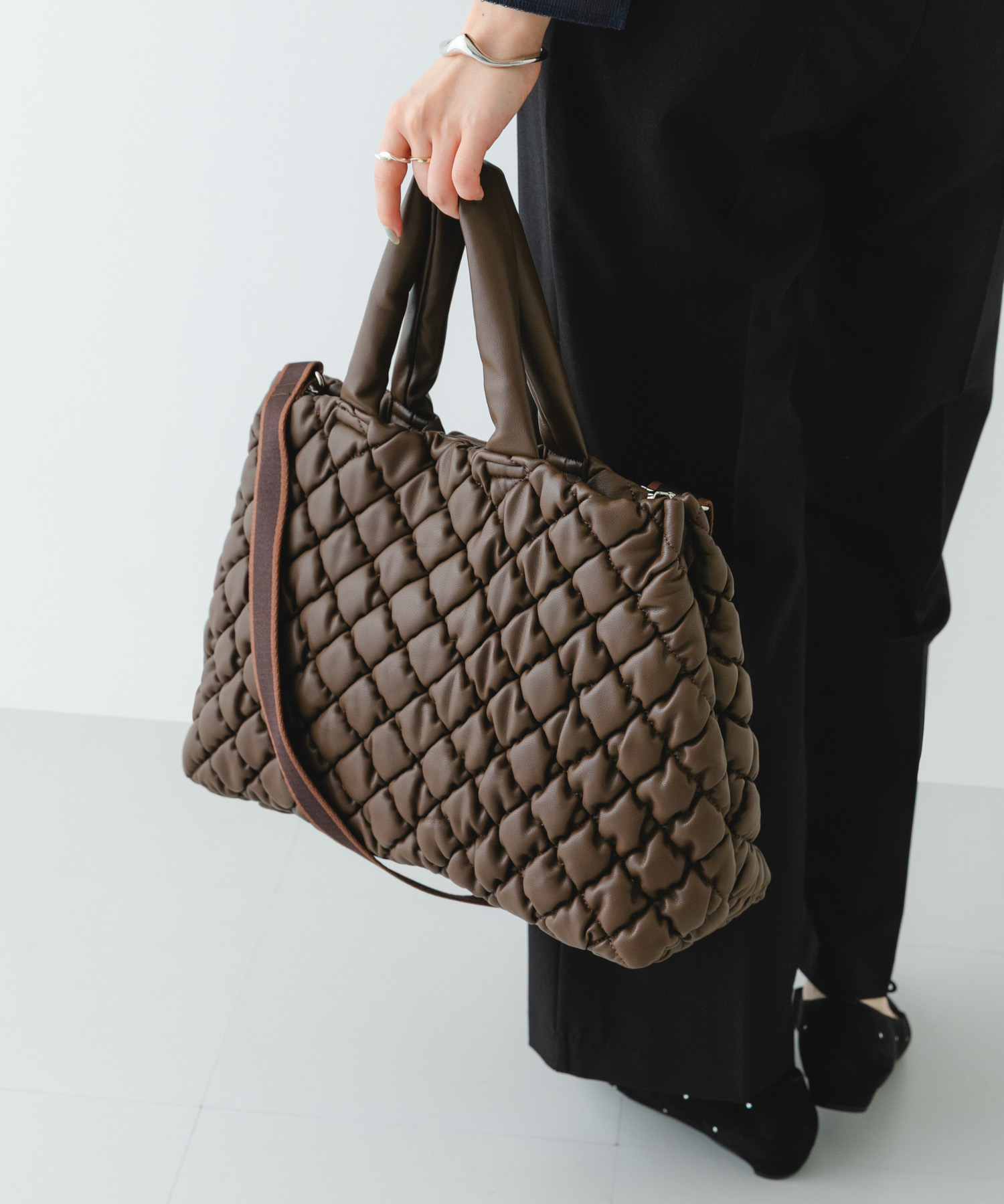 テープショルダーキルティングバッグ DARK BROWN one