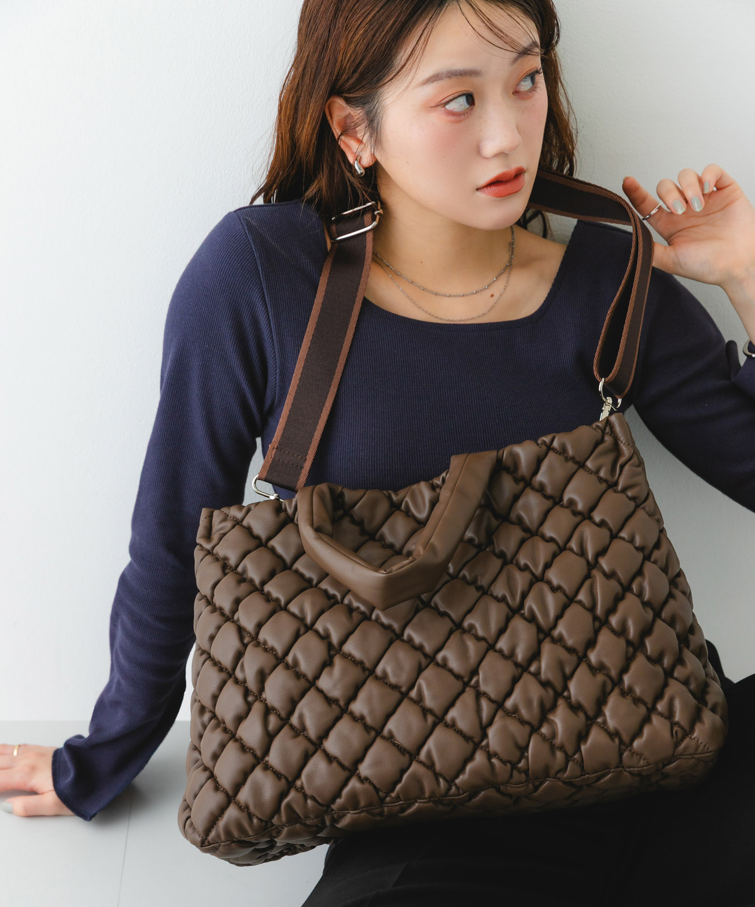 テープショルダーキルティングバッグ DARK BROWN one