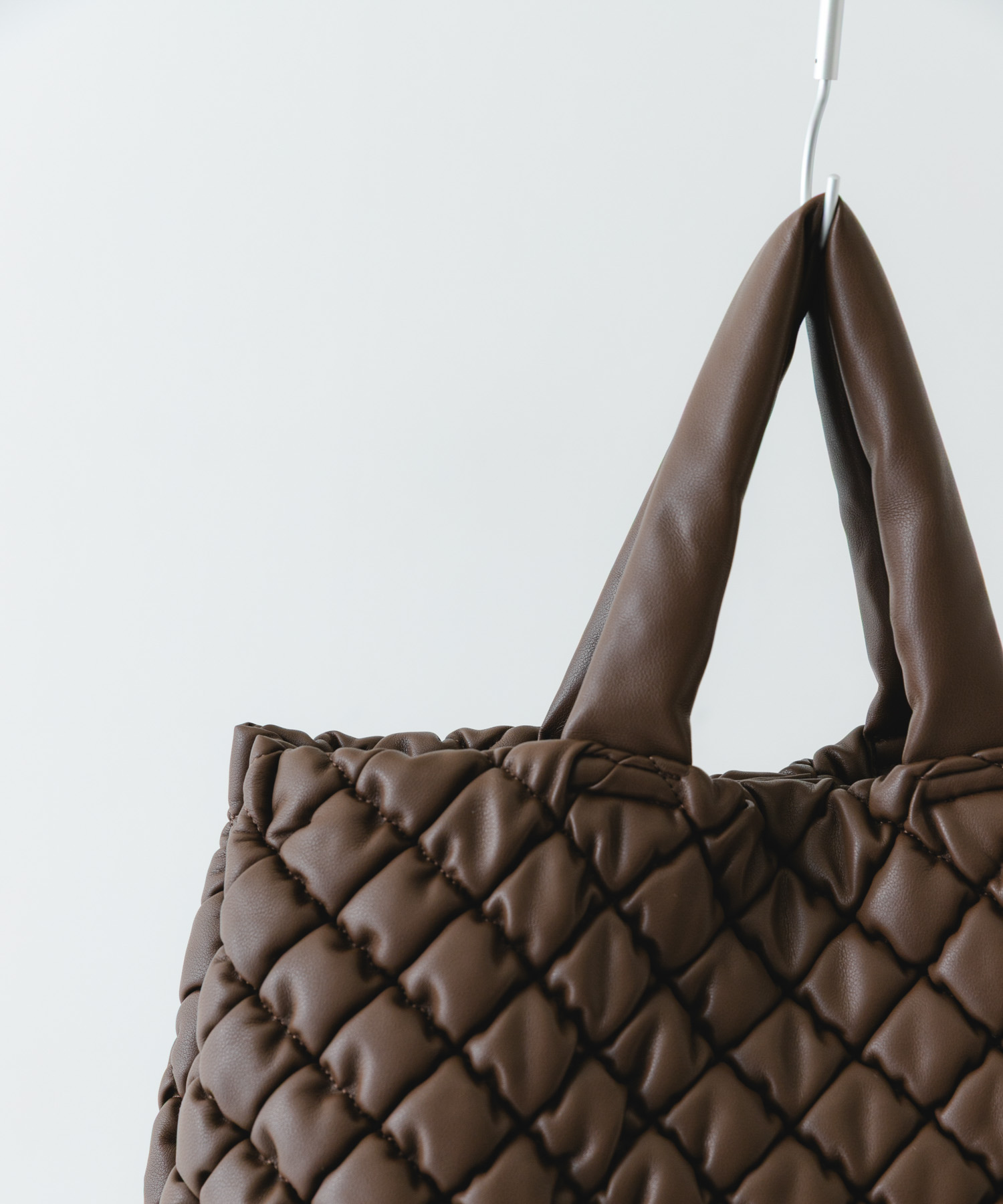 テープショルダーキルティングバッグ DARK BROWN one