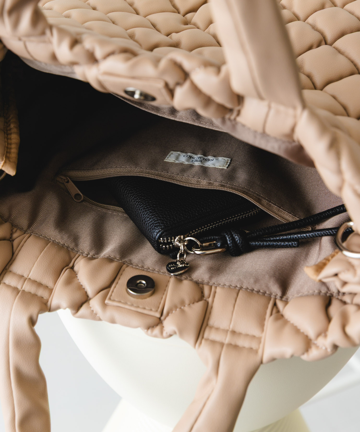 テープショルダーキルティングバッグ TAUPE one