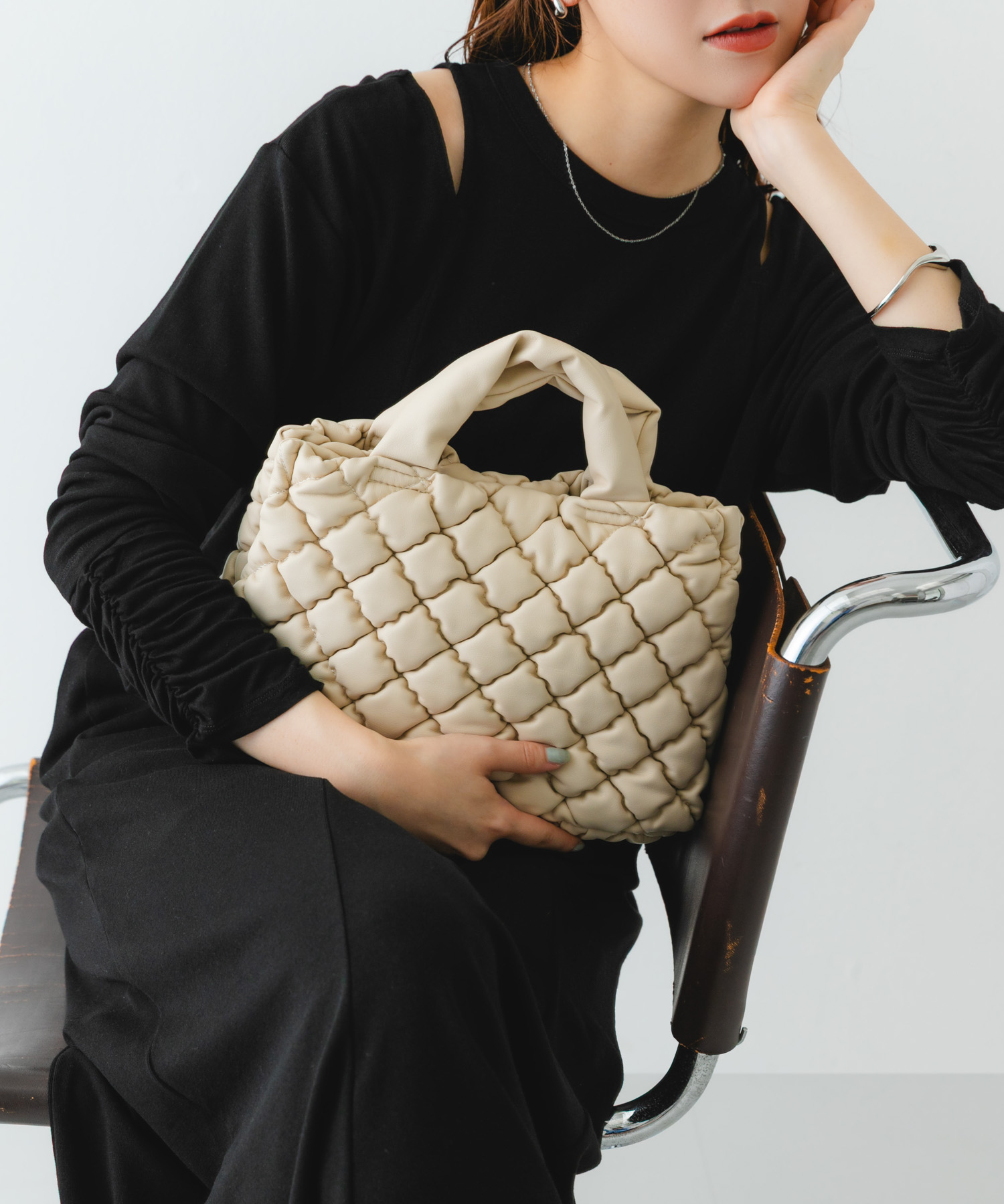 テープショルダーキルティングミニバッグ