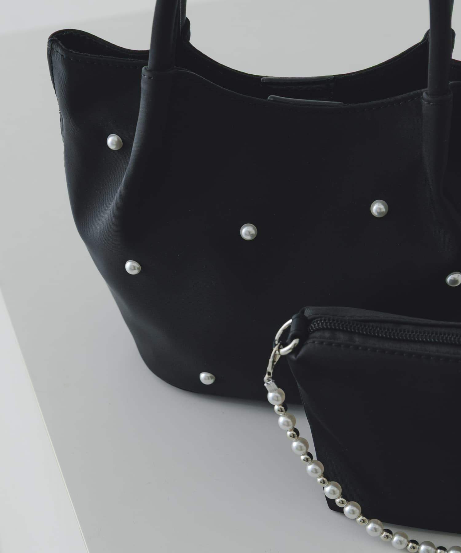BLACK/Ny
