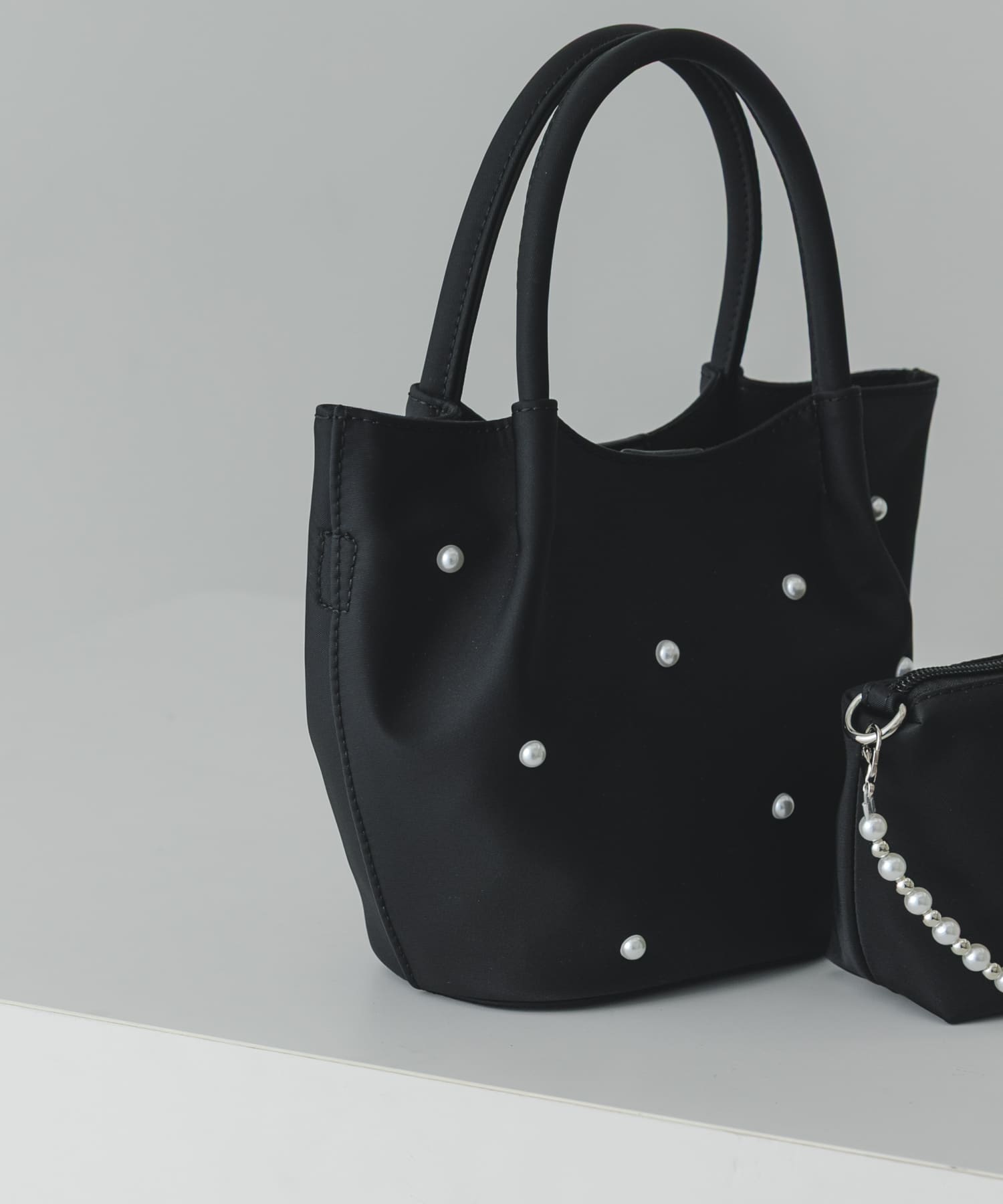 BLACK/Ny