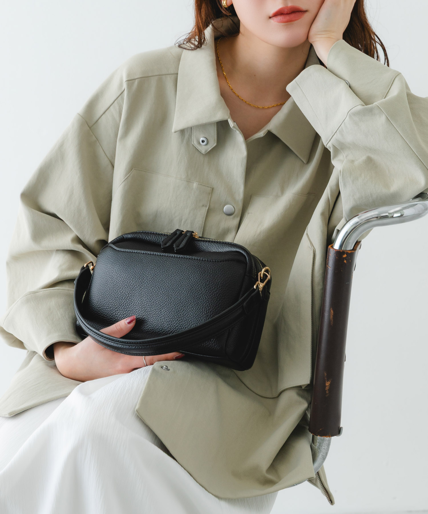 フロントポケットショルダーバッグ