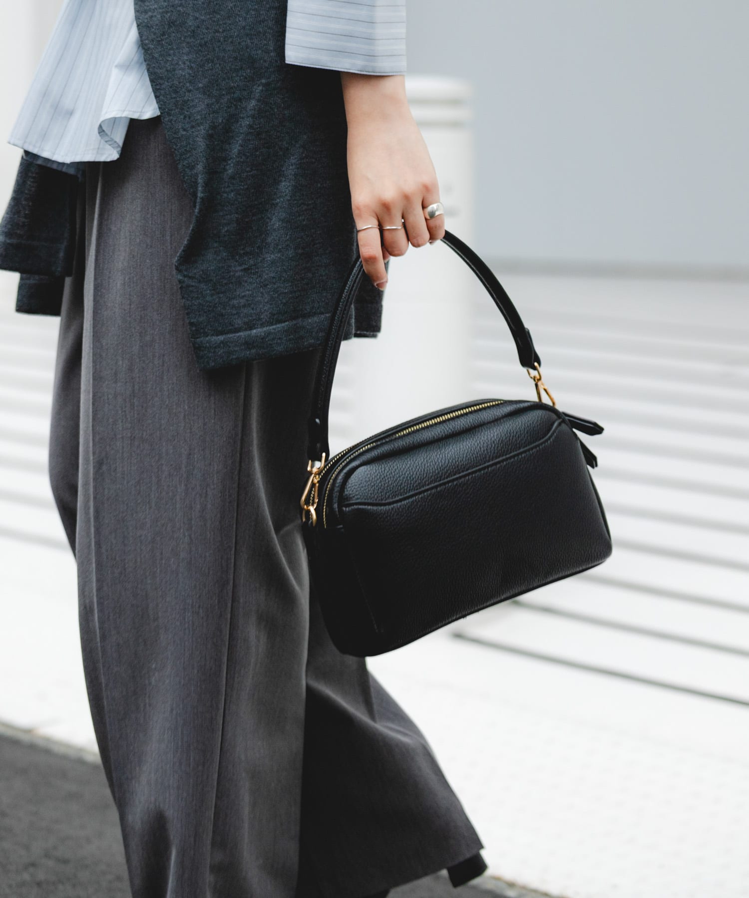 フロントポケットショルダーバッグ