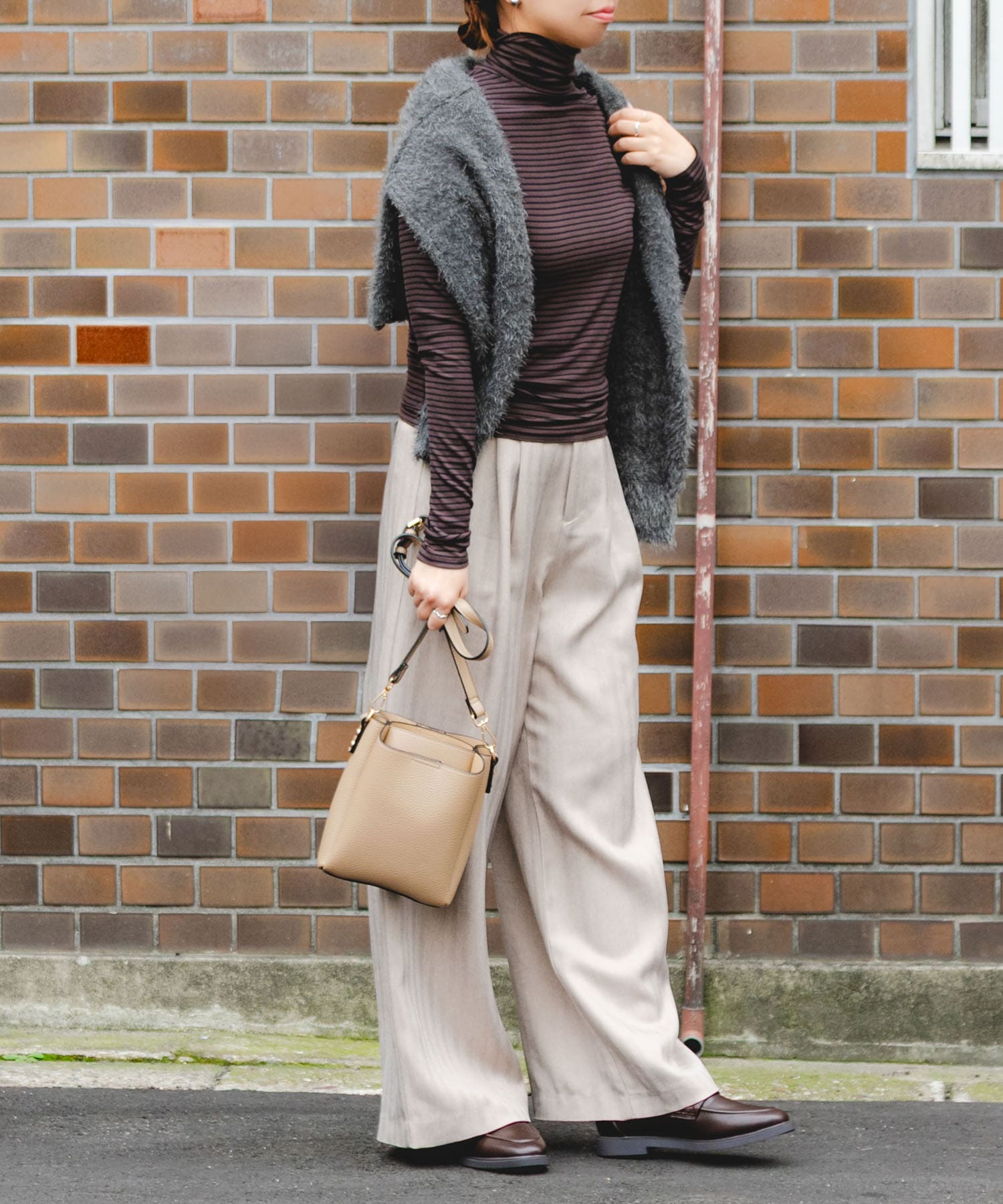 フロントポケットタテナガショルダーバッグ BEIGE One