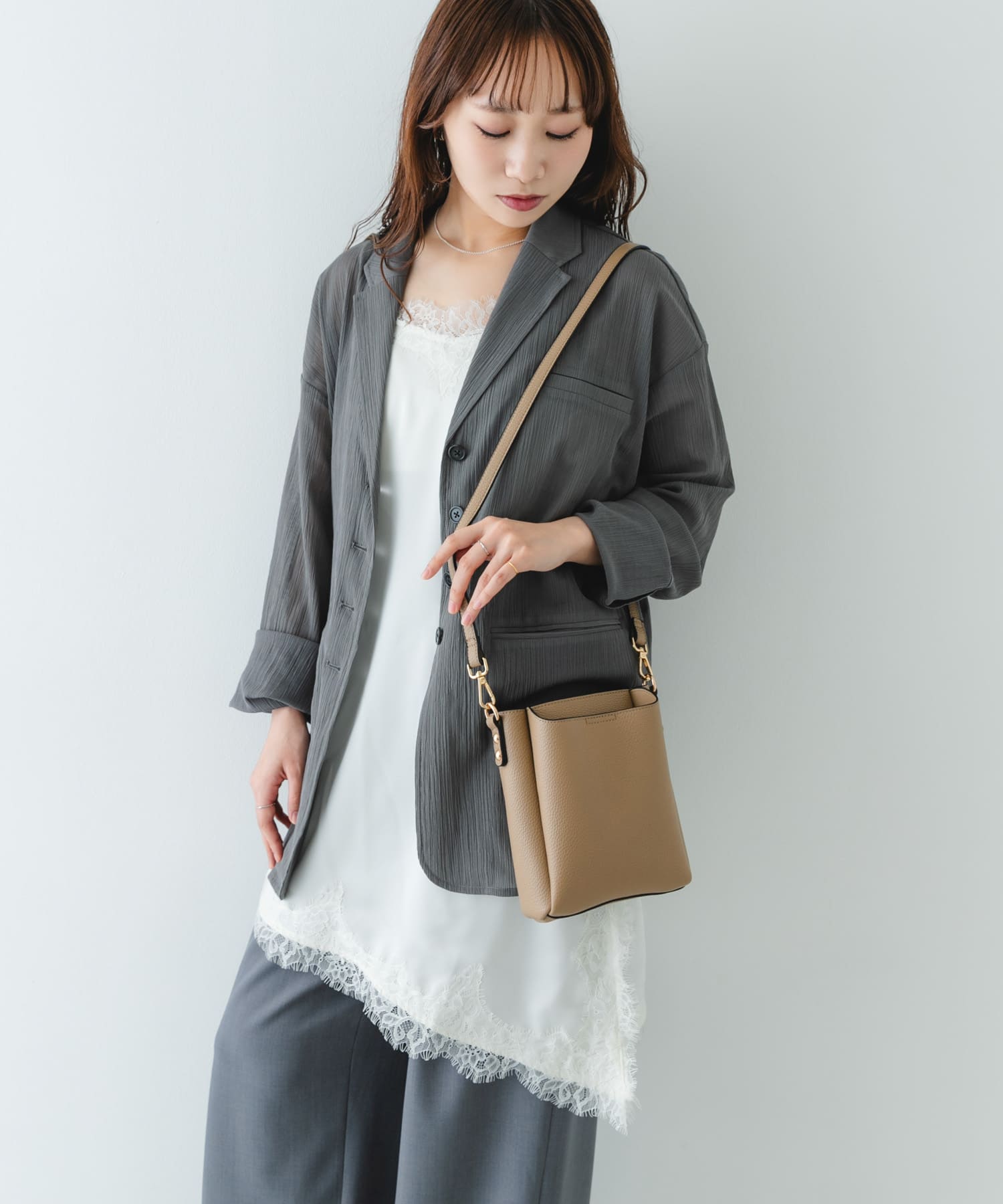フロントポケットタテナガショルダーバッグ BEIGE One