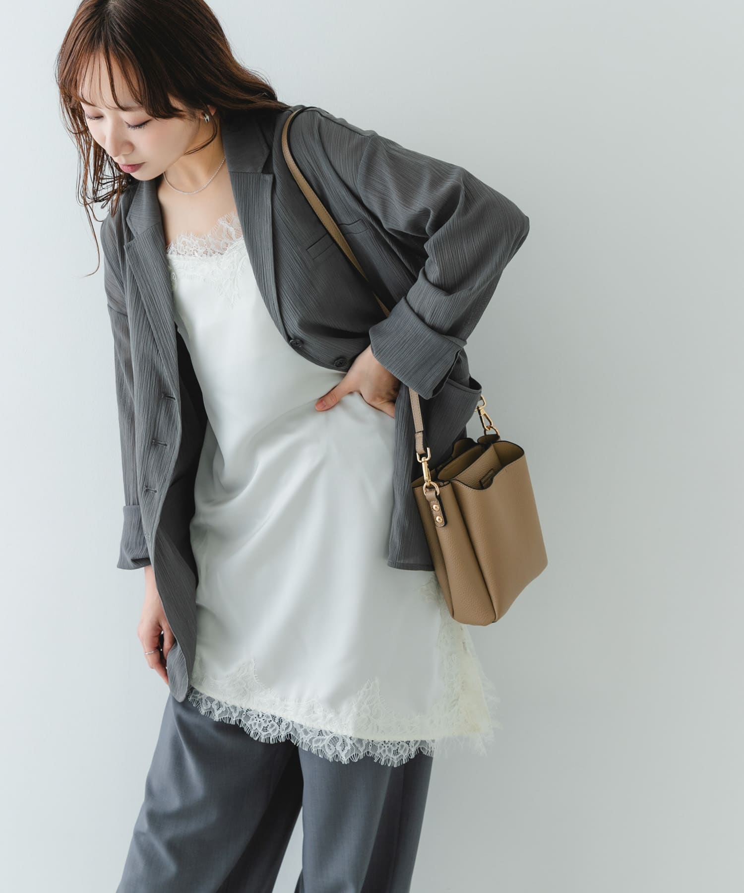 フロントポケットタテナガショルダーバッグ BEIGE One