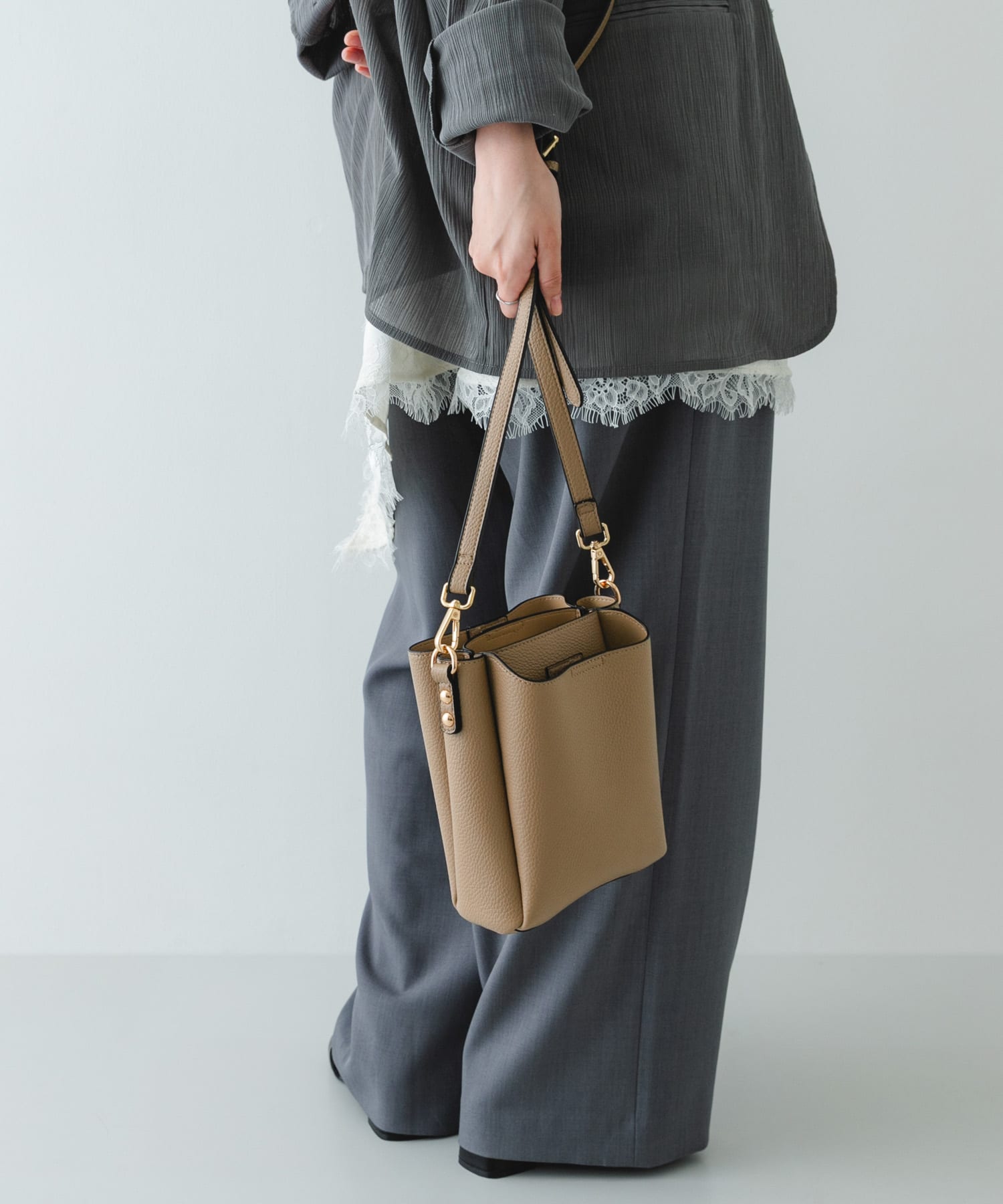 フロントポケットタテナガショルダーバッグ BEIGE One