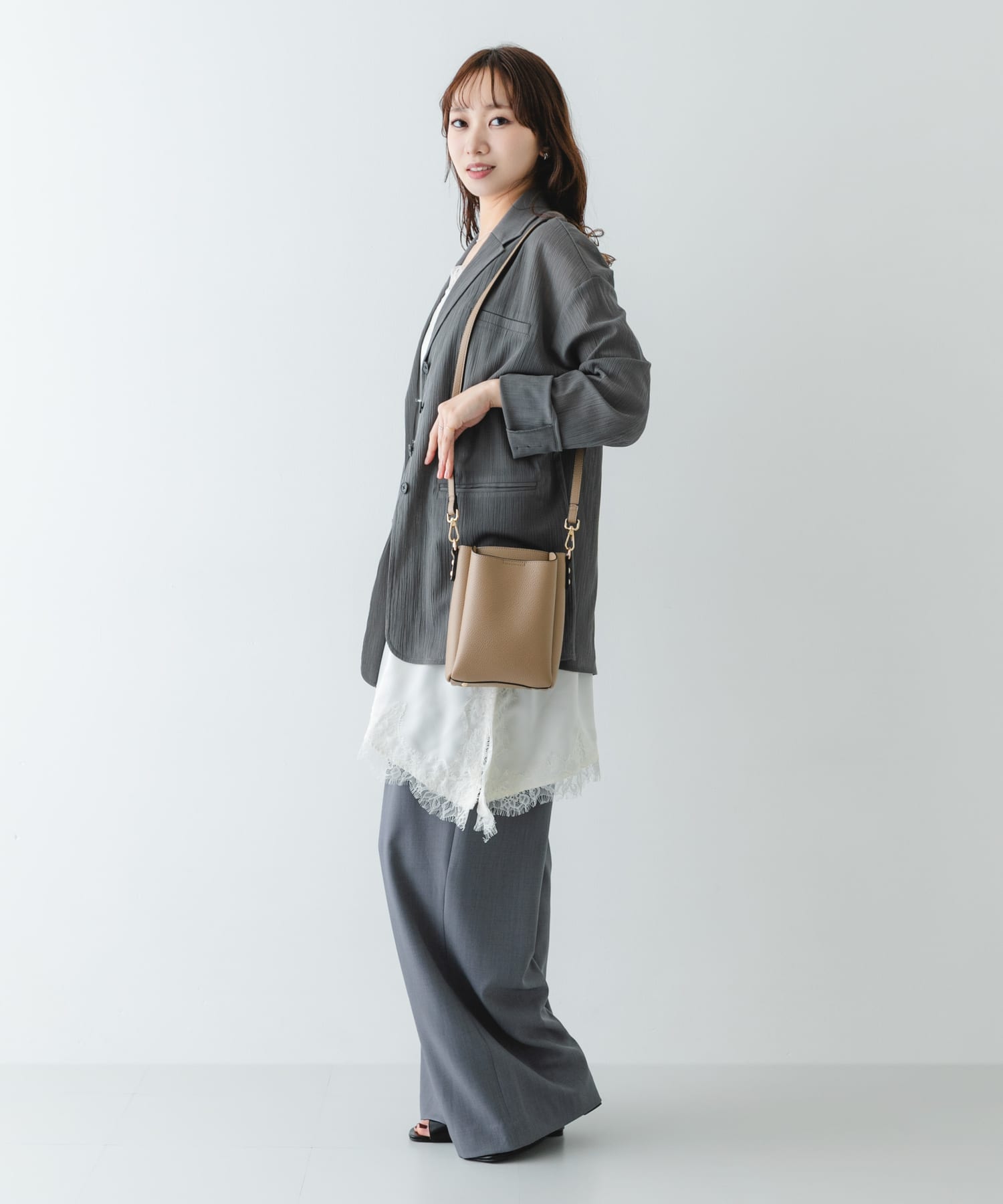 フロントポケットタテナガショルダーバッグ BEIGE One