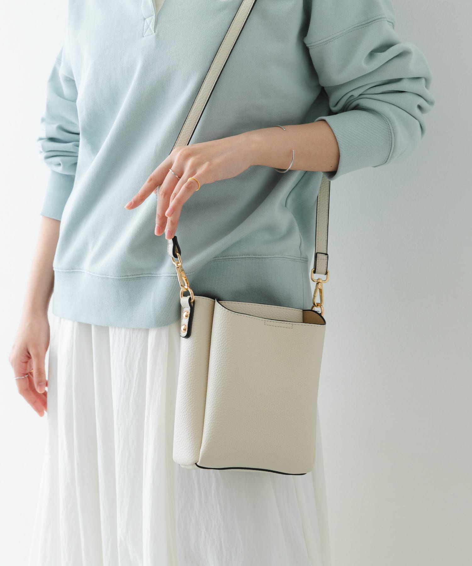 フロントポケットタテナガショルダーバッグ WHITE One