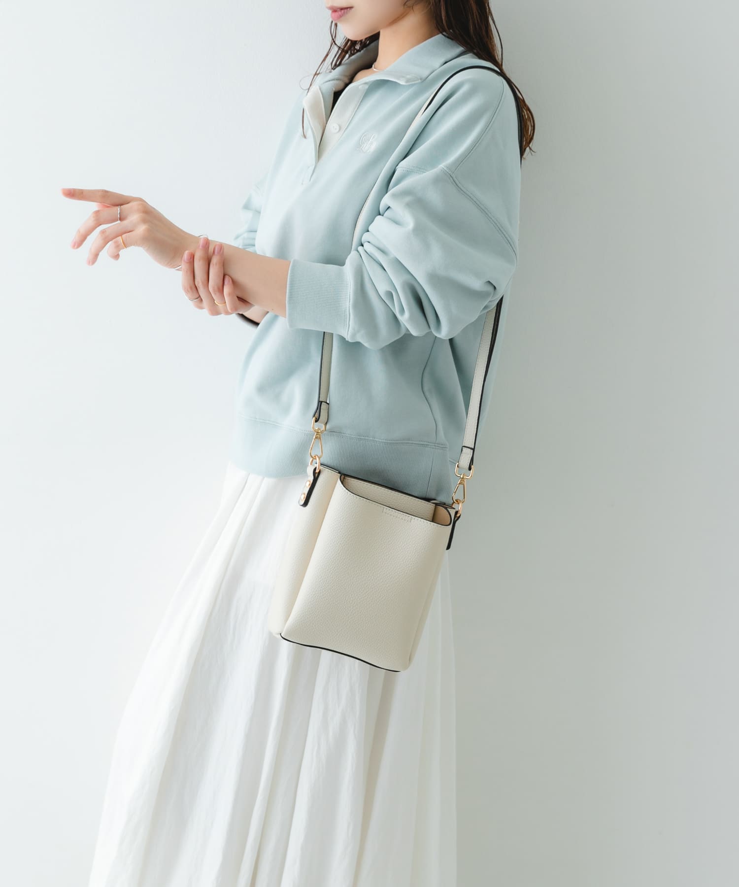 フロントポケットタテナガショルダーバッグ WHITE One