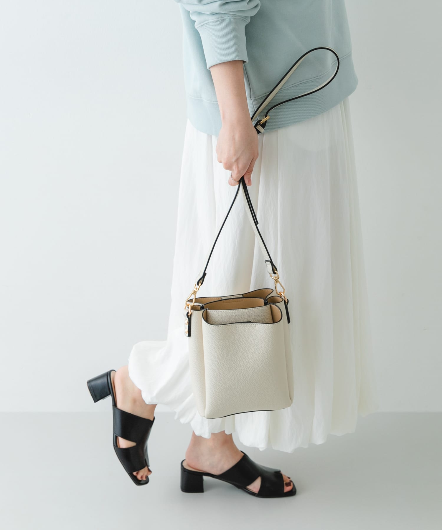 フロントポケットタテナガショルダーバッグ WHITE One