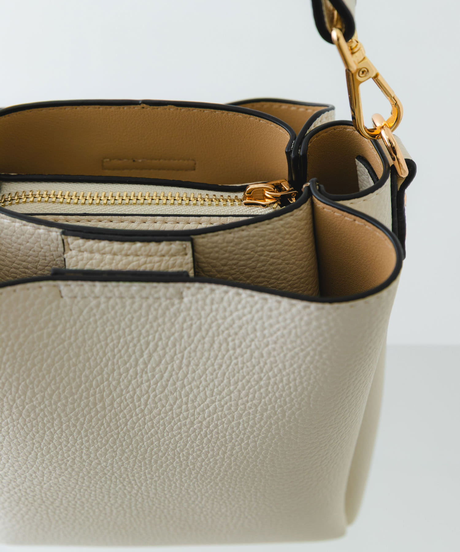 フロントポケットタテナガショルダーバッグ WHITE One