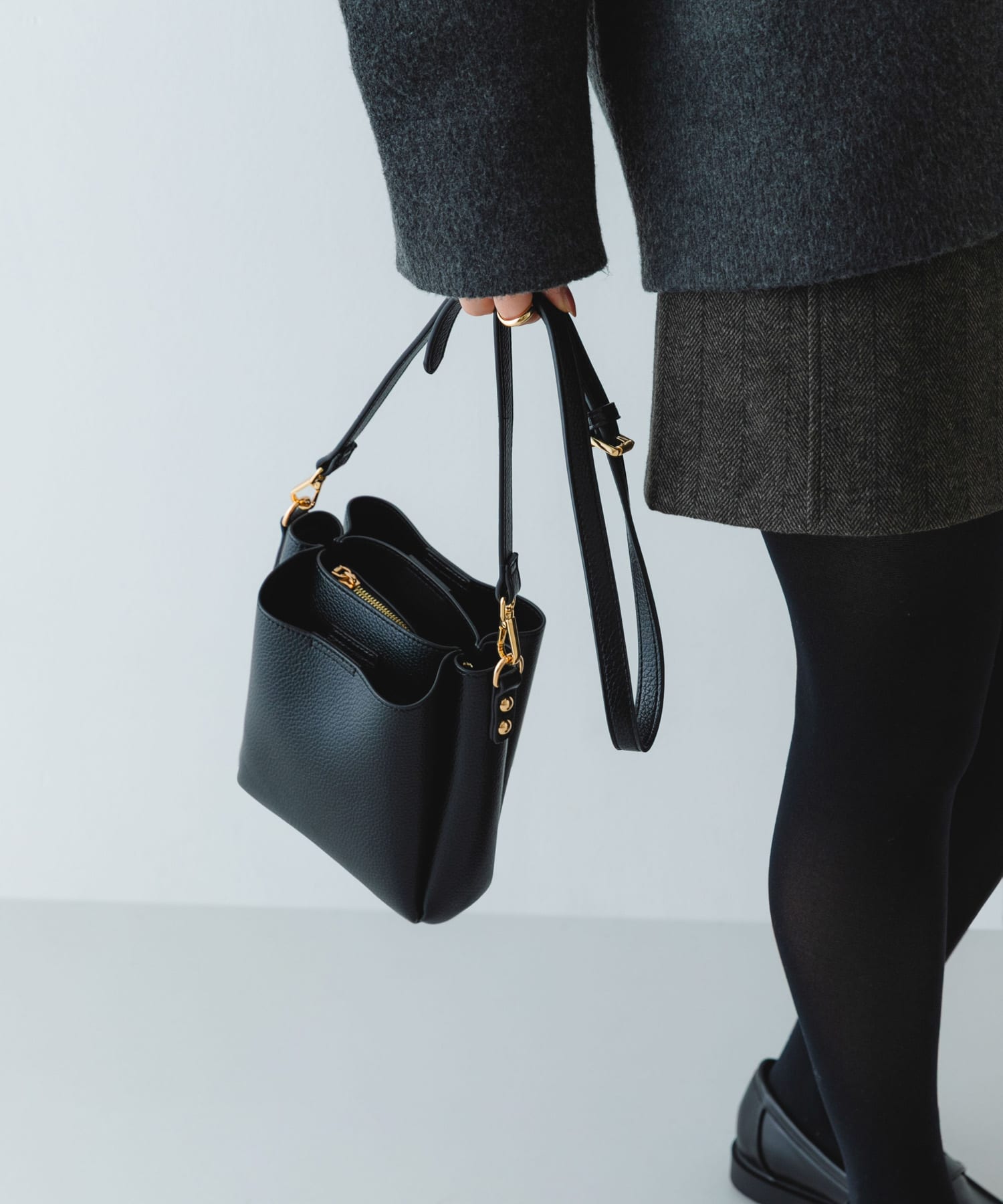 フロントポケットタテナガショルダーバッグ BLACK One