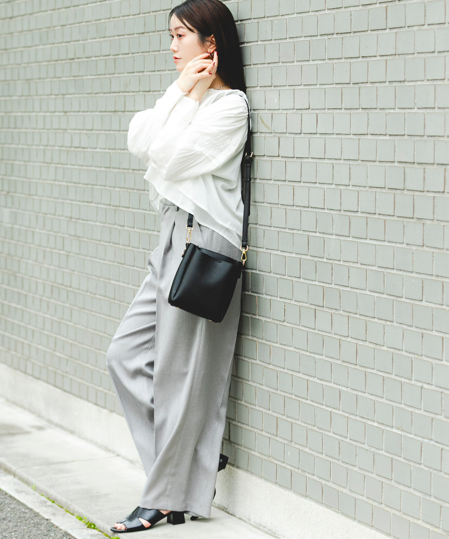 フロントポケットタテナガショルダーバッグ BLACK One