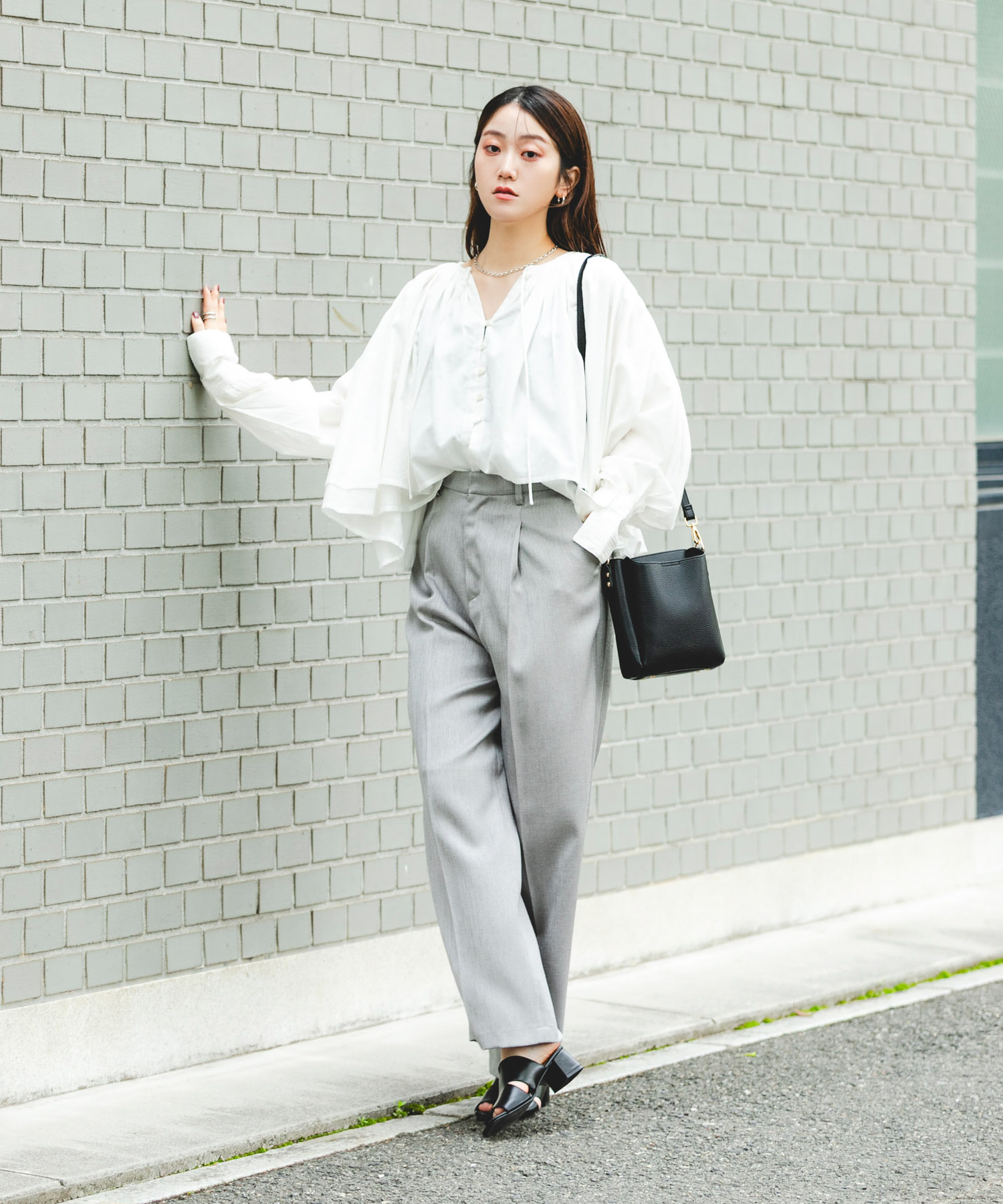 フロントポケットタテナガショルダーバッグ BLACK One