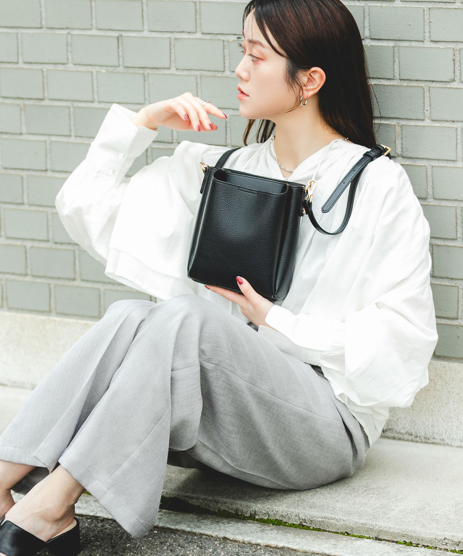 フロントポケットタテナガショルダーバッグ BLACK One