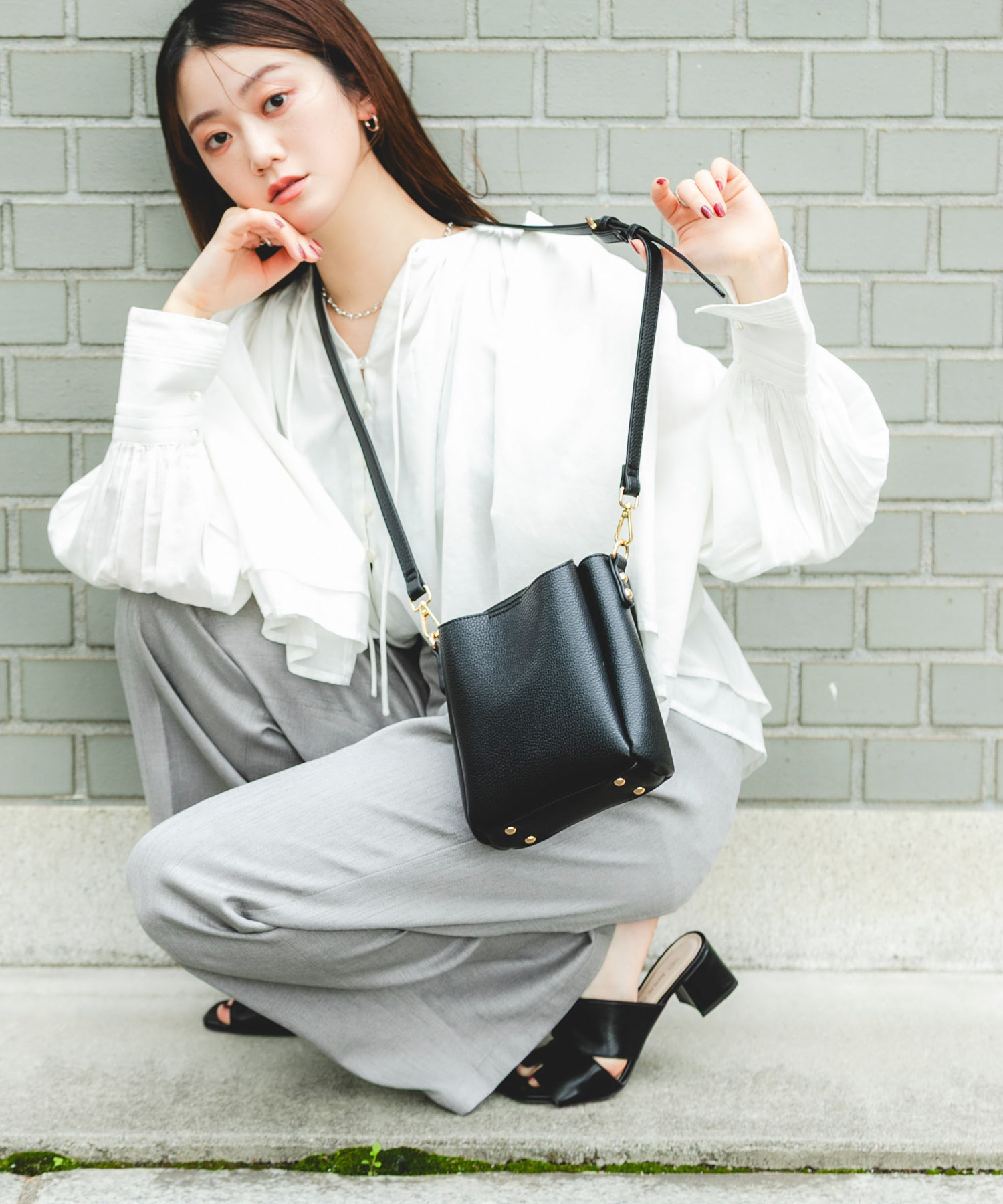 フロントポケットタテナガショルダーバッグ BLACK One