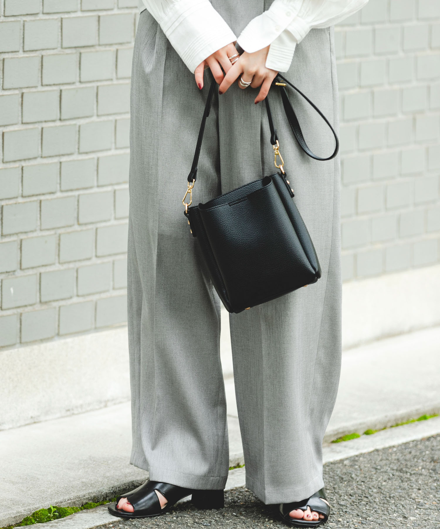 フロントポケットタテナガショルダーバッグ BLACK One