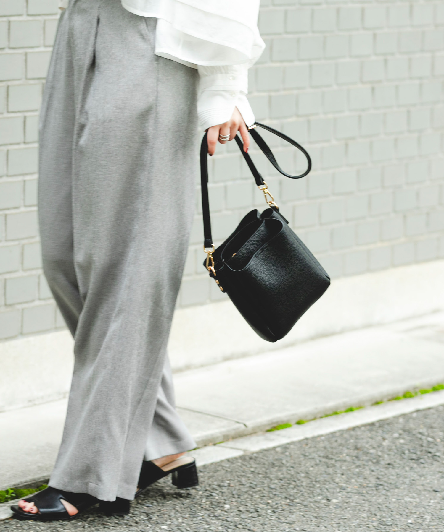 フロントポケットタテナガショルダーバッグ BLACK One