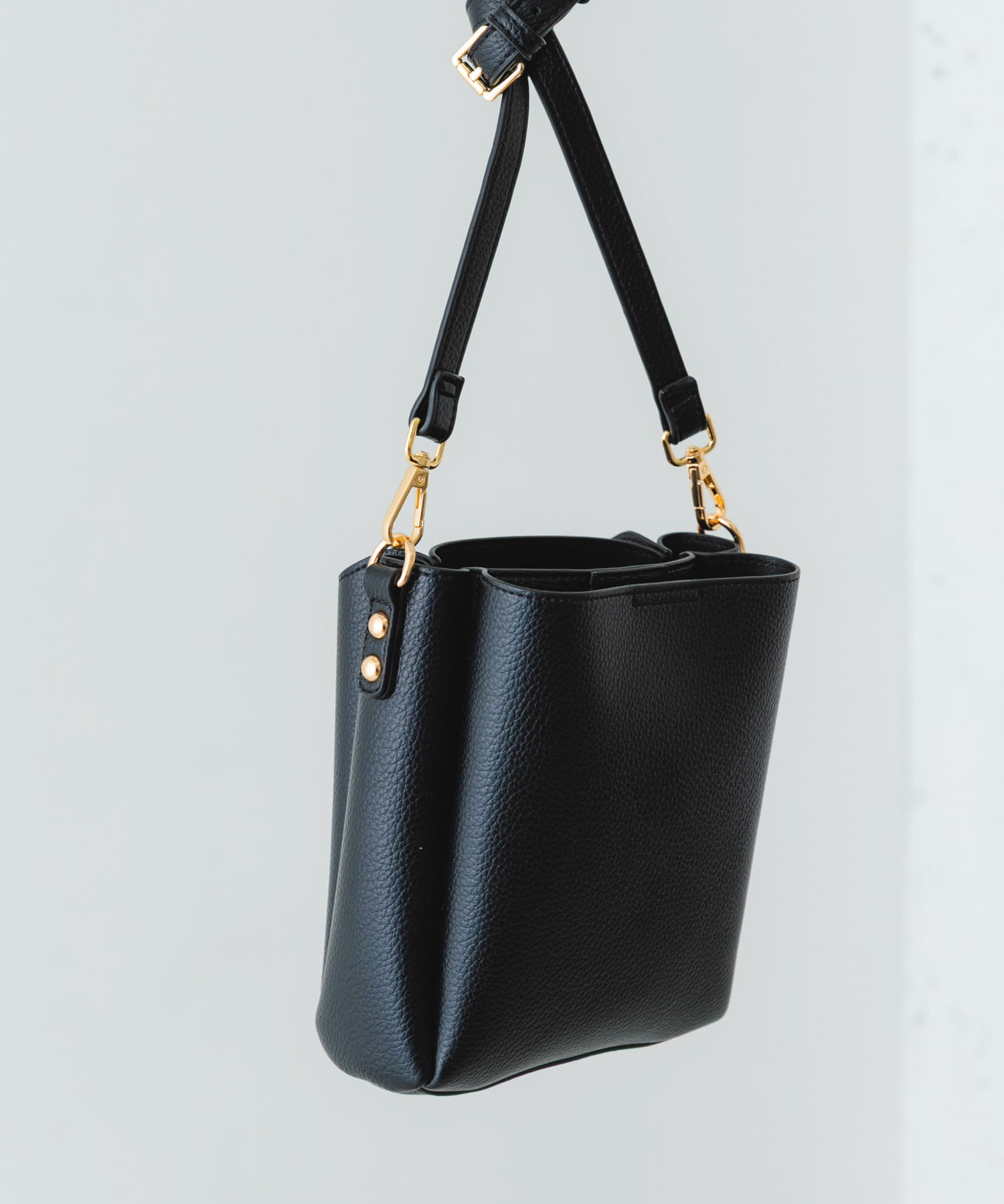 フロントポケットタテナガショルダーバッグ BLACK One