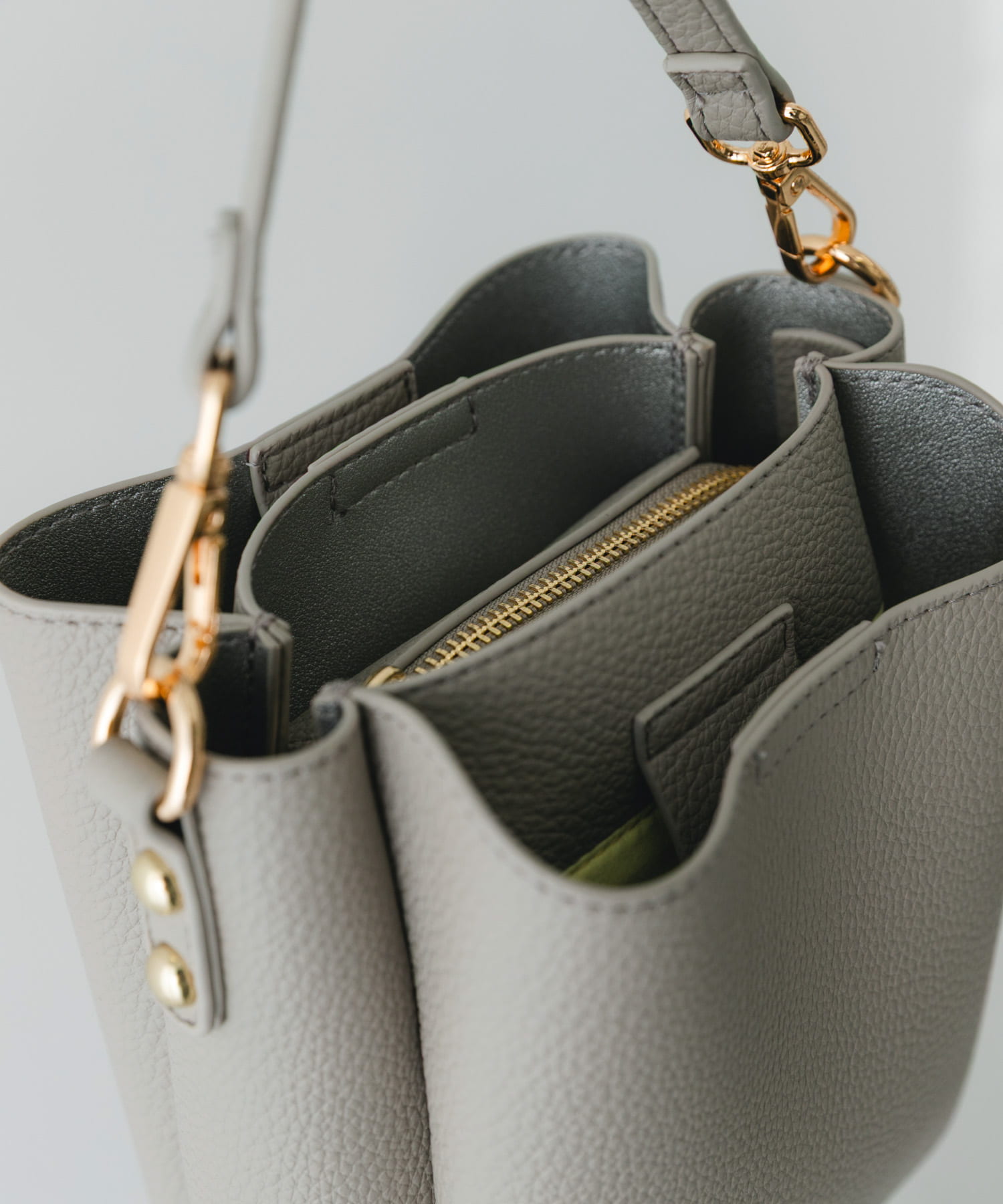 フロントポケットタテナガショルダーバッグ GRAY One