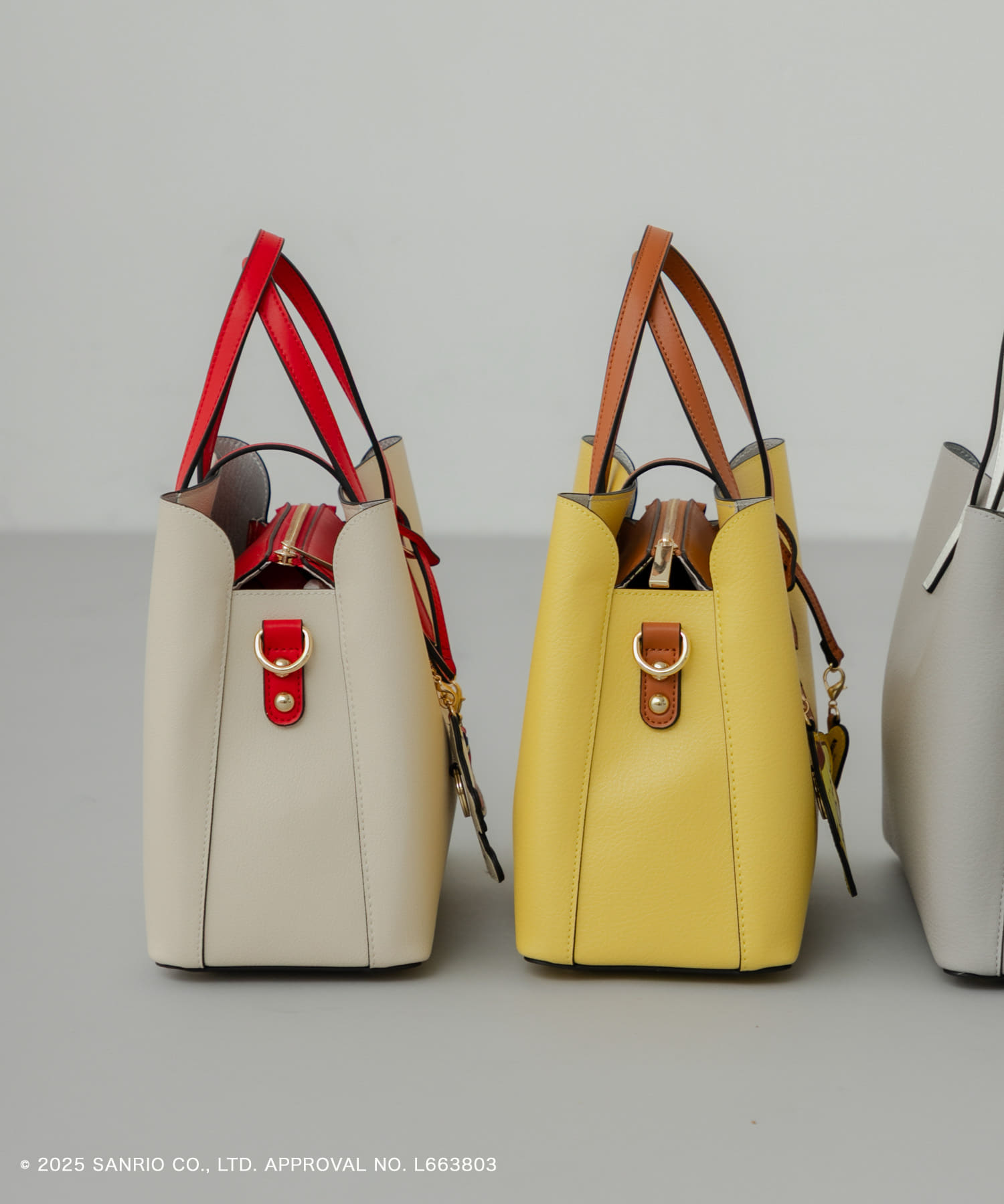 サンリオキャラクターズ チャーム付バッグ IVORYxRED One
