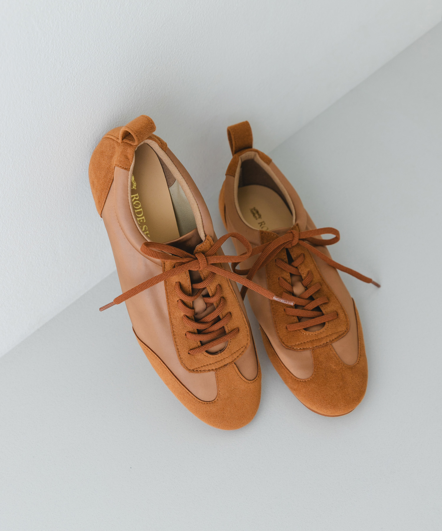 『WEB/一部店舗限定』ストレッチシューレースシューズ CAMEL 36